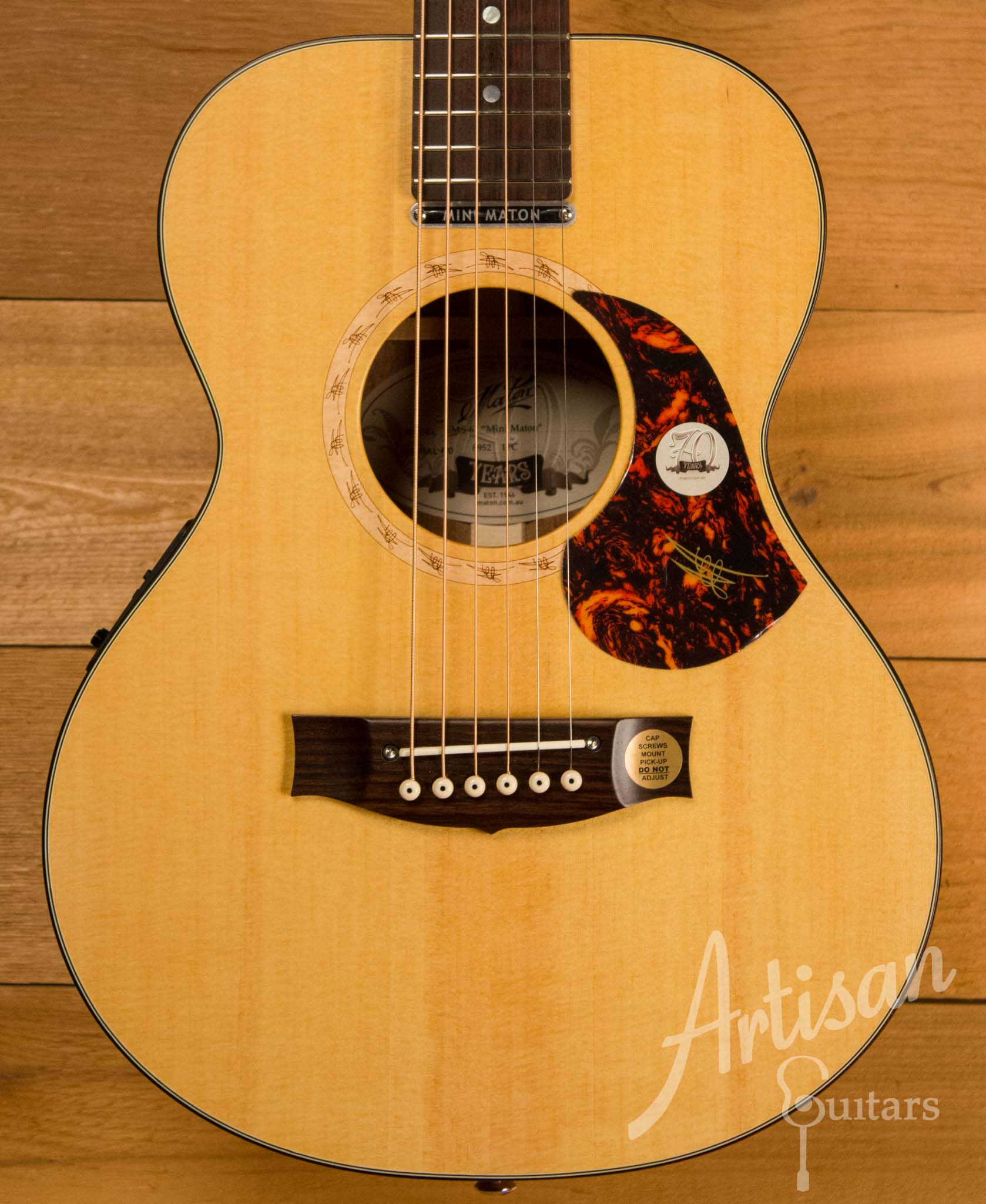 Maton EMS6 Mini Guitar Sitka Spuce and Blackwood ID-10684 - Artisan Guitars