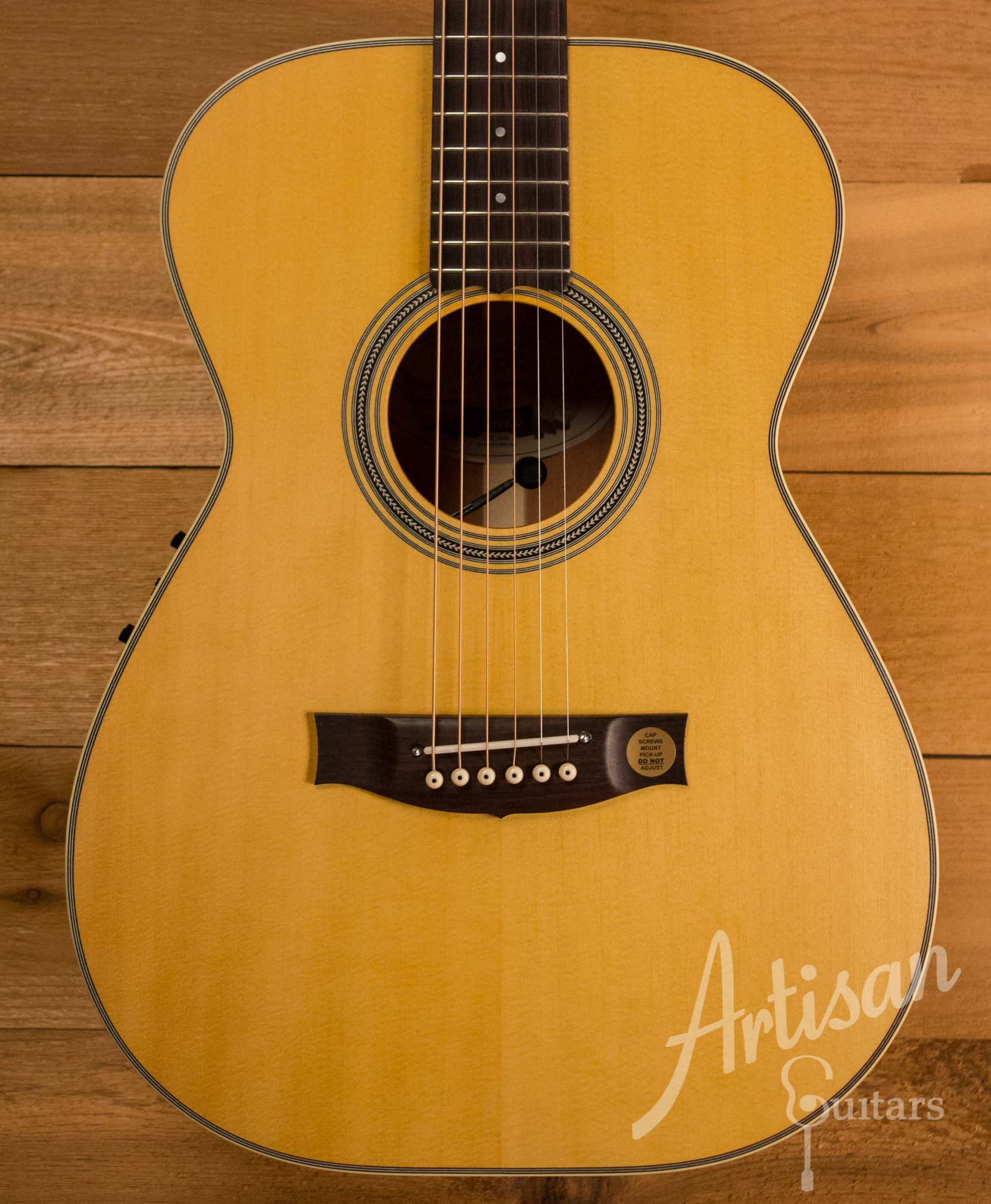 Maton T.E Personal Guitar Sitka Spruce and Queensland Maple ID-10693 - Artisan Guitars