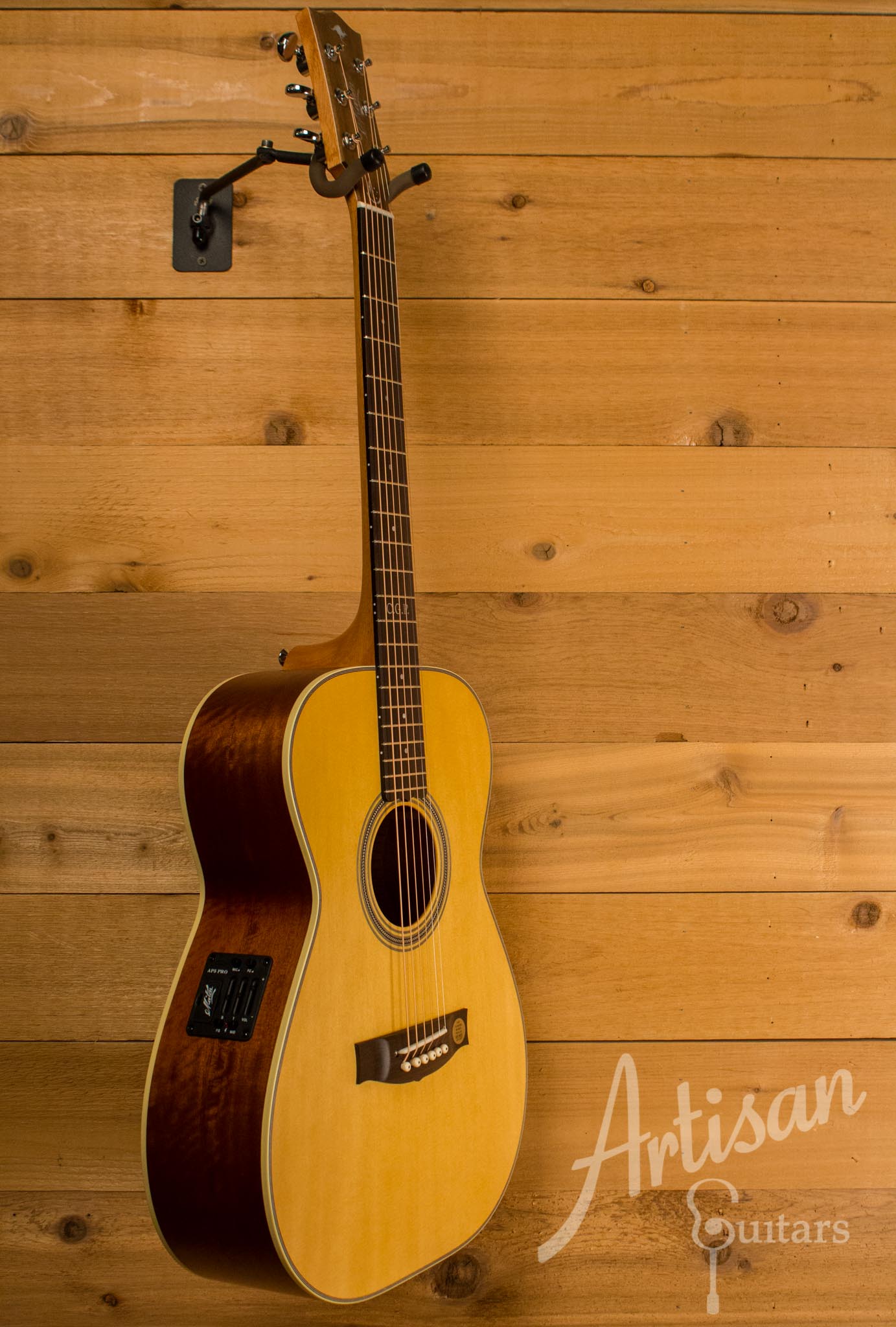 Maton T.E Personal Guitar Sitka Spruce and Queensland Maple ID-10693 - Artisan Guitars