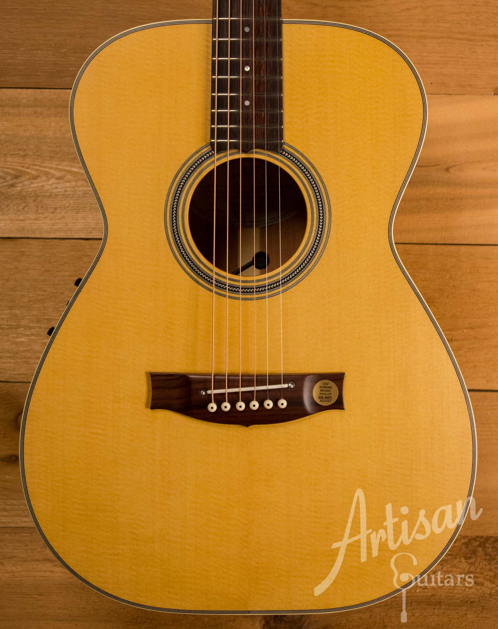 Maton T.E Personal Guitar Sitka Spruce and Queensland Maple ID-10696 - Artisan Guitars