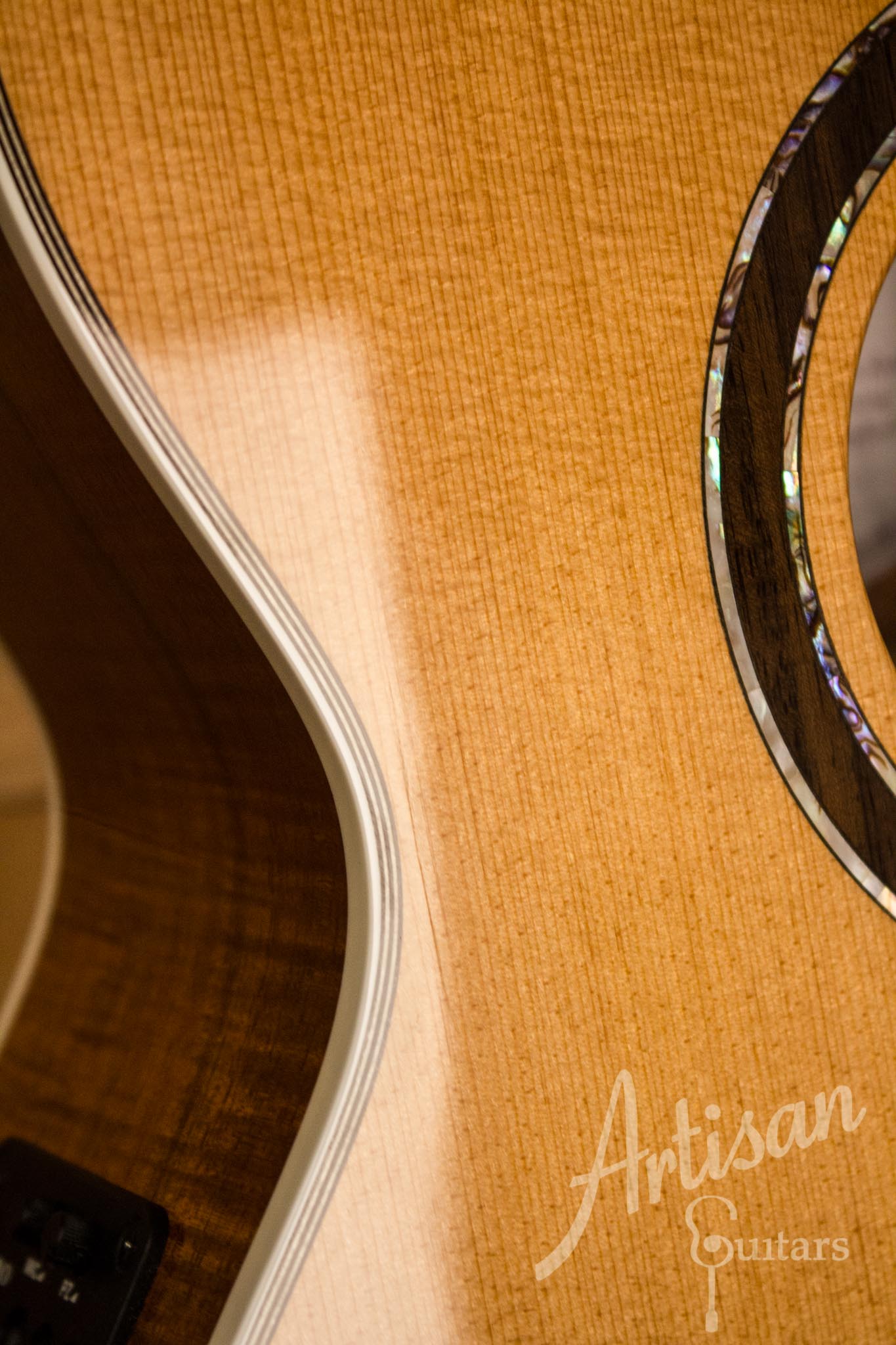 Maton Custom Shop 808 Debonair with Torrefied Spruce and Blackwood Pre-Owned 2014 ID-10711 - Artisan Guitars
