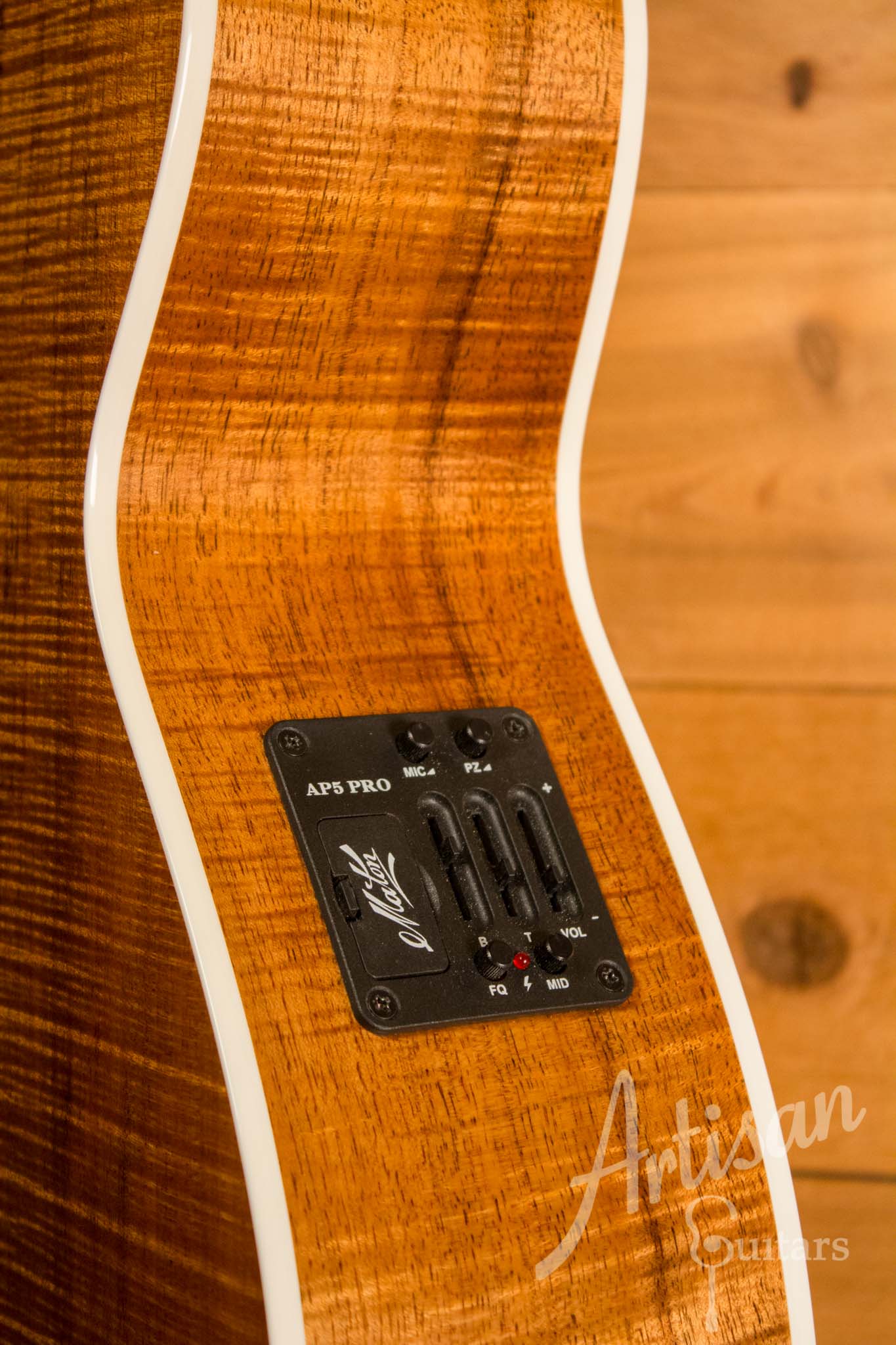Maton Custom Shop 808 Debonair with Torrefied Spruce and Blackwood Pre-Owned 2014 ID-10711 - Artisan Guitars