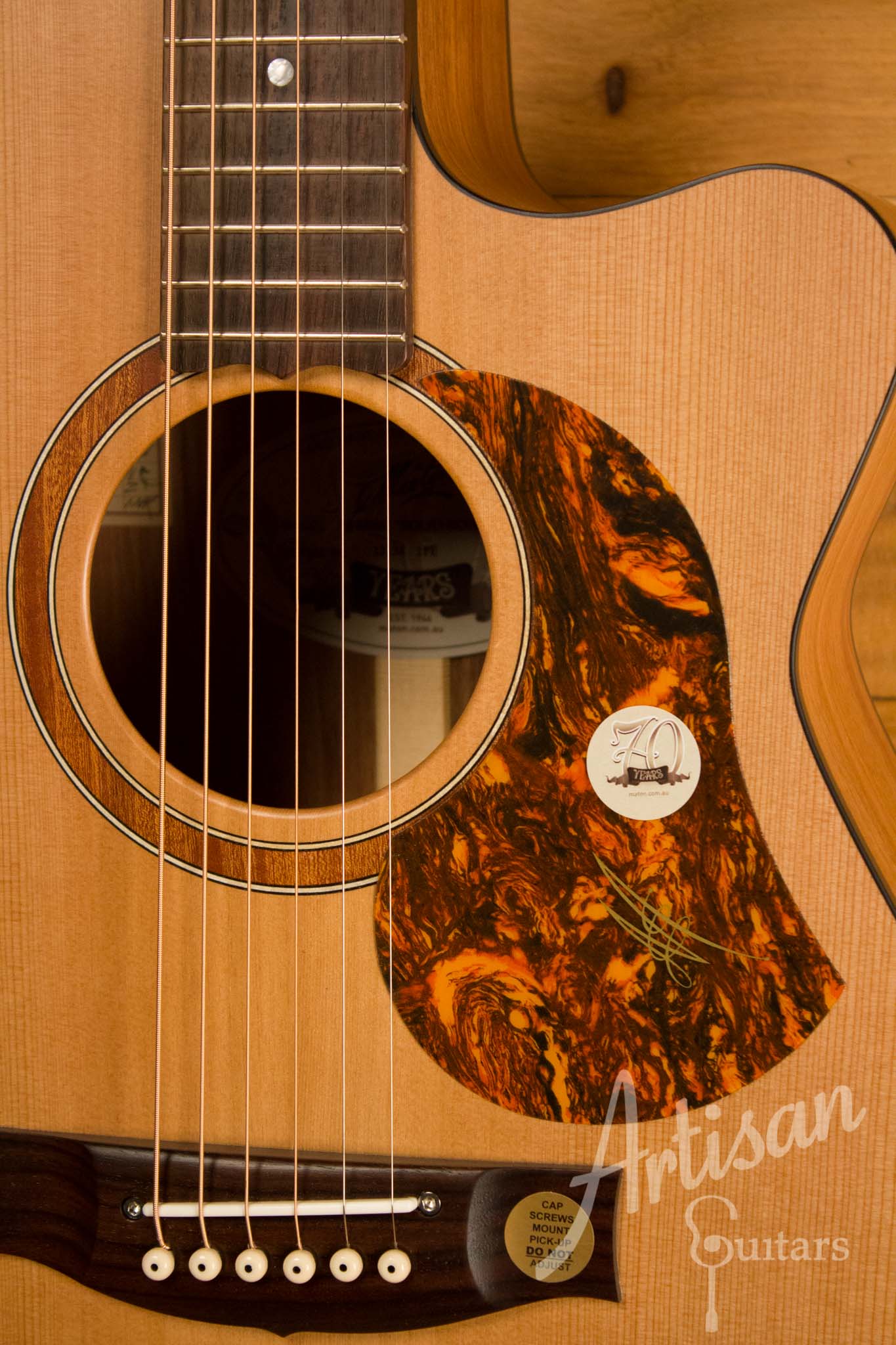 Maton SRS808C Guitar Western Red Cedar and Solid Blackwood Cutaway ID-10721 - Artisan Guitars