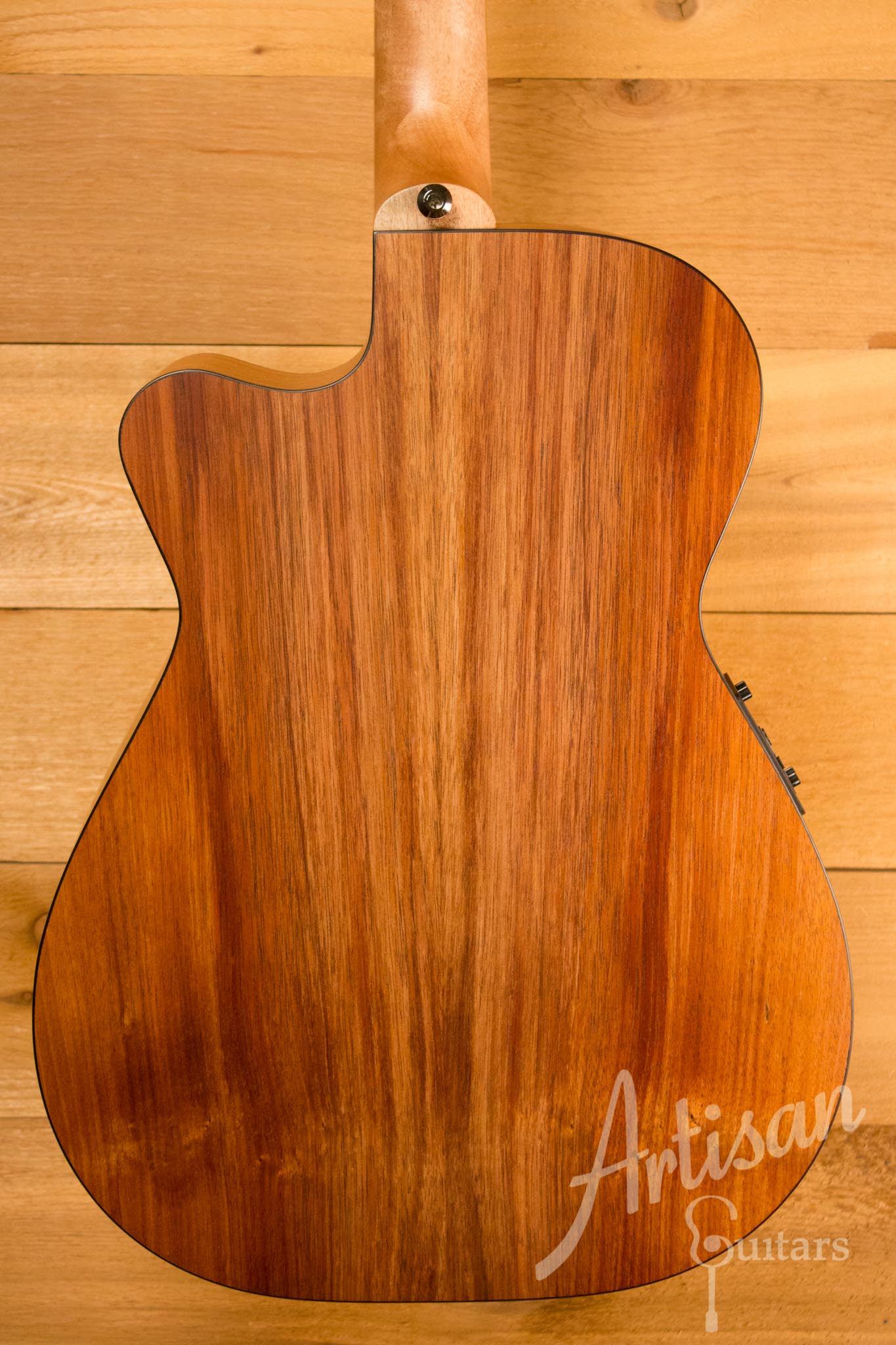 Maton SRS808C Guitar Western Red Cedar and Solid Blackwood Cutaway ID-10721 - Artisan Guitars