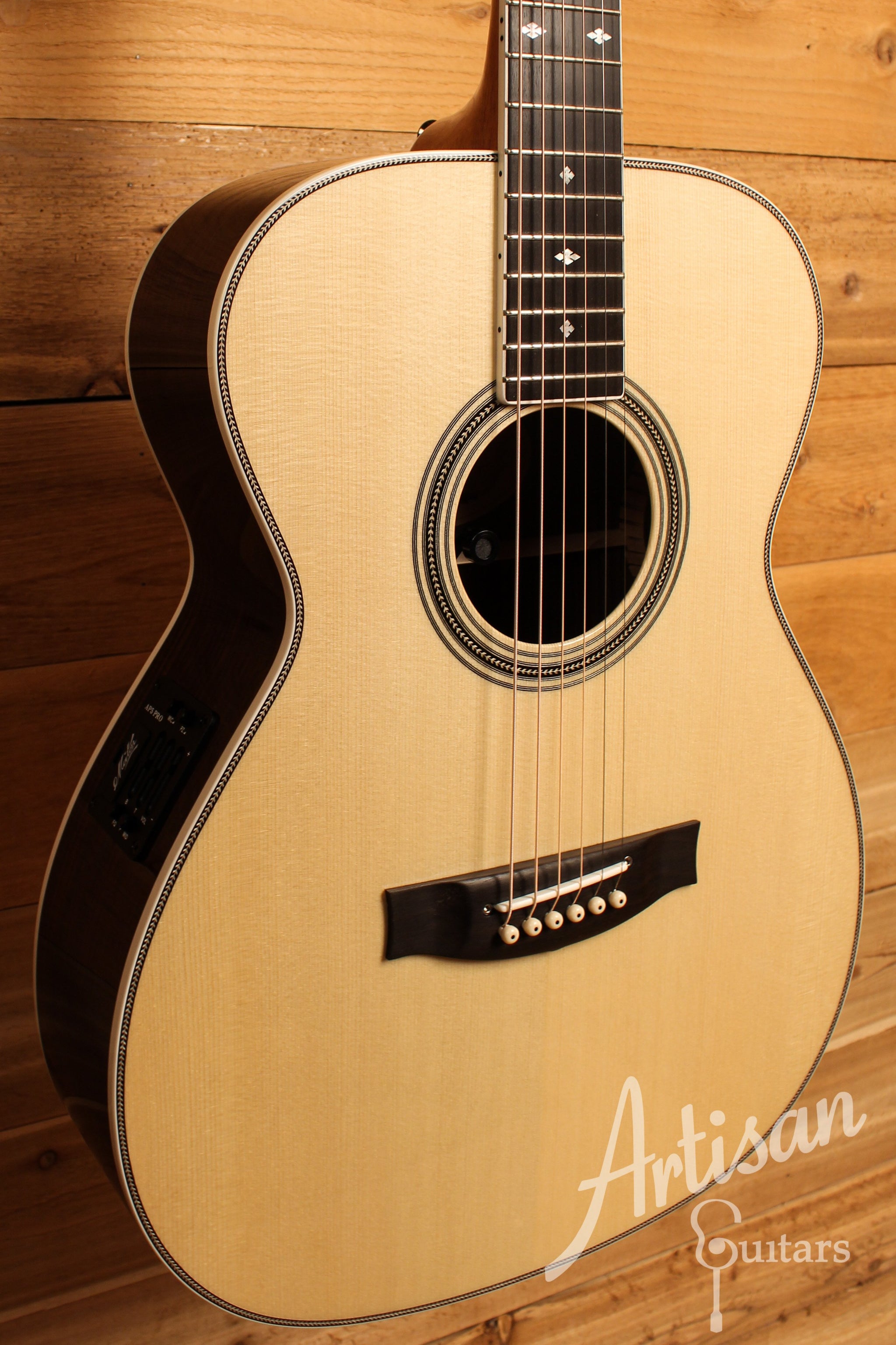 Maton Custom Shop Classic Guitar with European Spruce and Indian Rosewood ID-12374 - Artisan Guitars