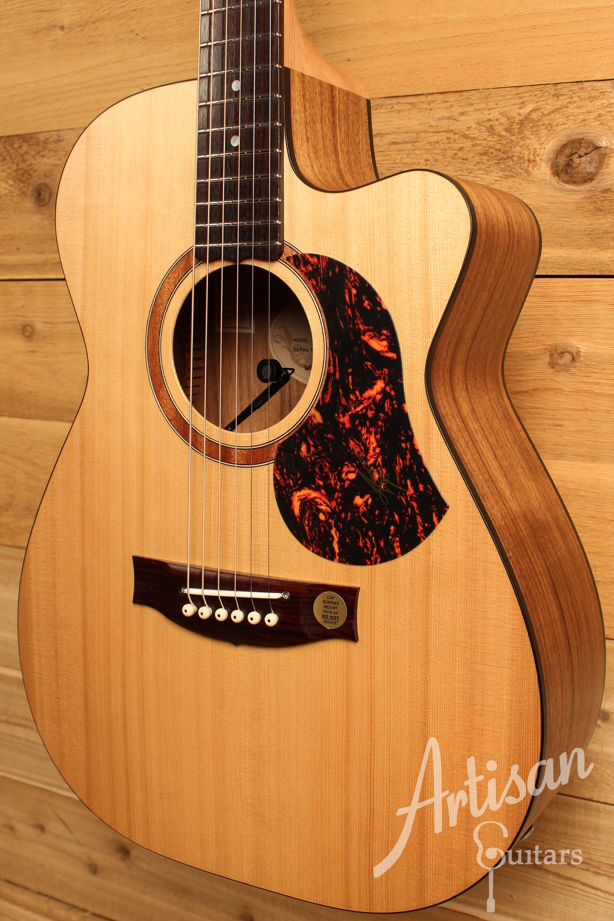 Maton SRS808C Guitar Western Red Cedar and Solid Blackwood w/ Cutaway ID-12651 - Artisan Guitars