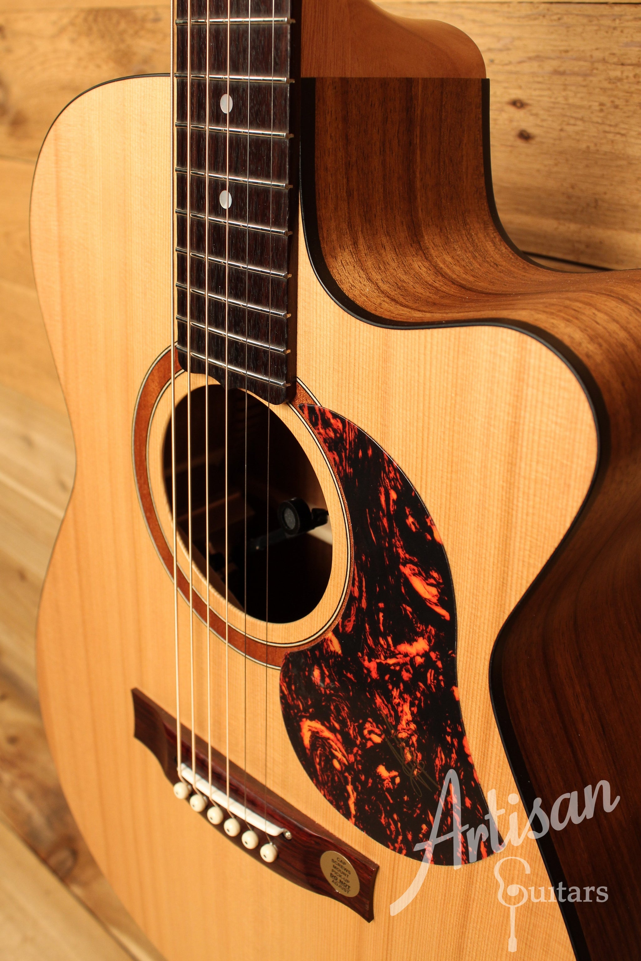 Maton SRS808C Guitar Western Red Cedar and Solid Blackwood w/ Cutaway ID-12651 - Artisan Guitars
