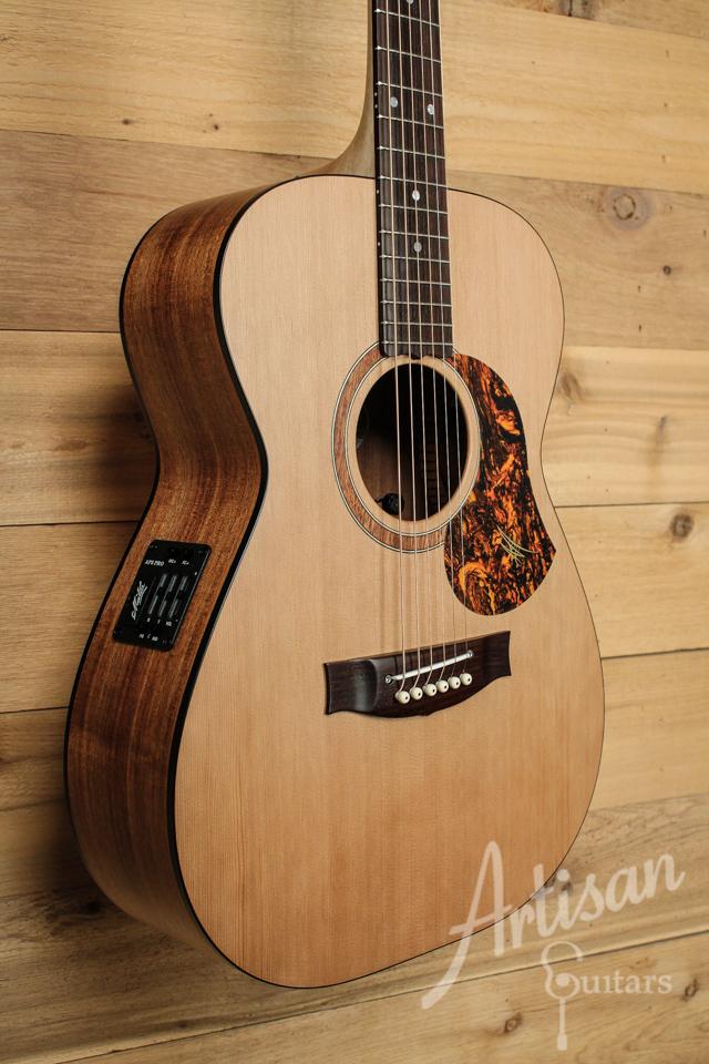 Maton SRS808 Western Red Cedar and Solid Blackwood ID-9892 - Artisan Guitars