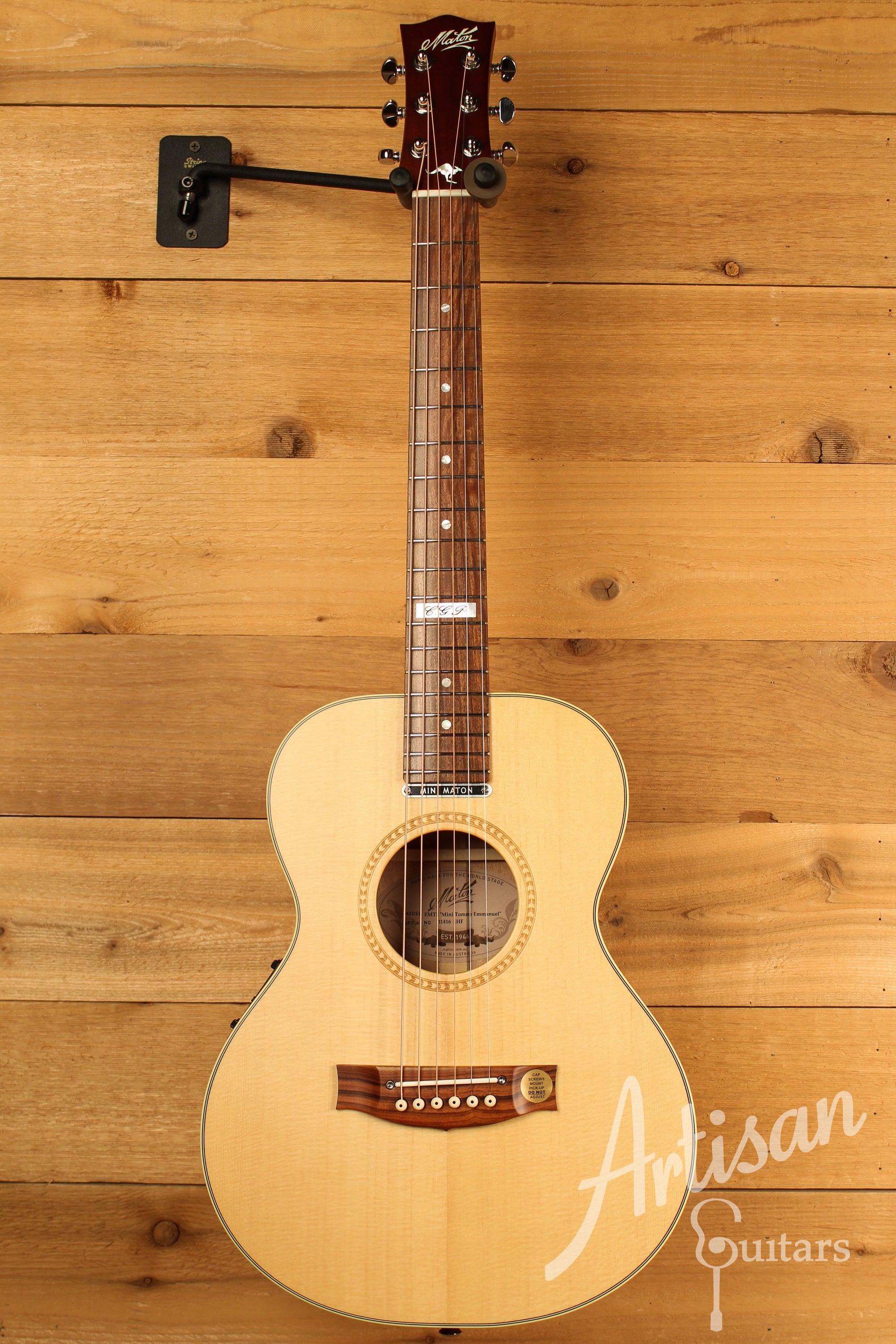 Maton EMTE Tommy Emmanuel Signature Mini Guitar Sitka Spuce and Queensland Maple ID-12428 - Artisan Guitars