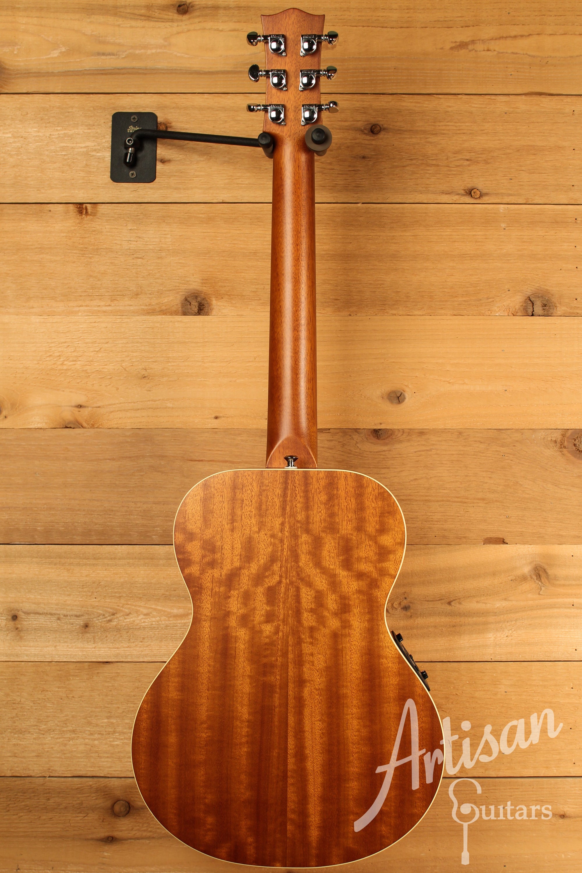 Maton EMTE Tommy Emmanuel Signature Mini Guitar Sitka Spuce and Queensland Maple ID-12428 - Artisan Guitars