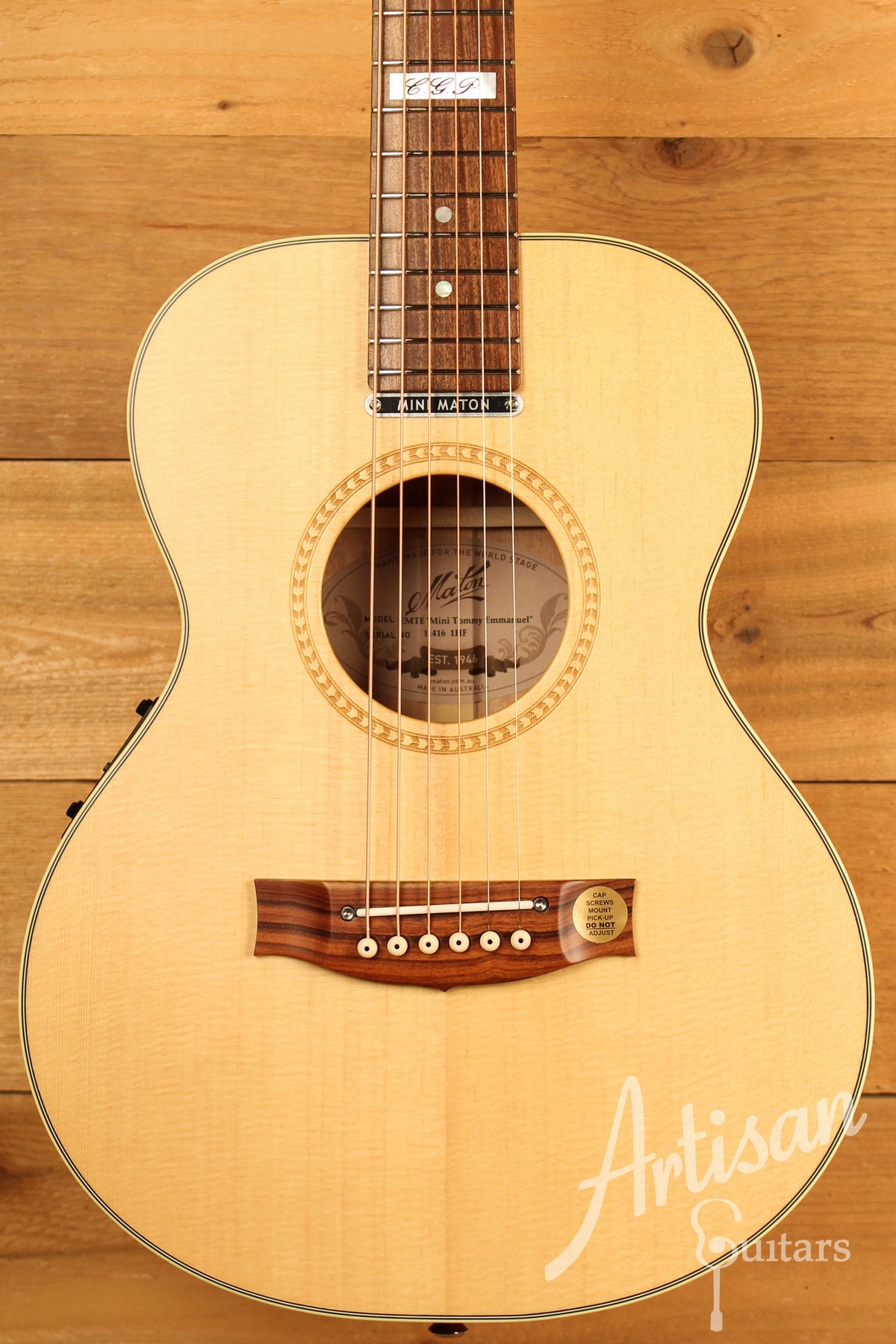 Maton EMTE Tommy Emmanuel Signature Mini Guitar Sitka Spuce and Queensland Maple ID-12428 - Artisan Guitars