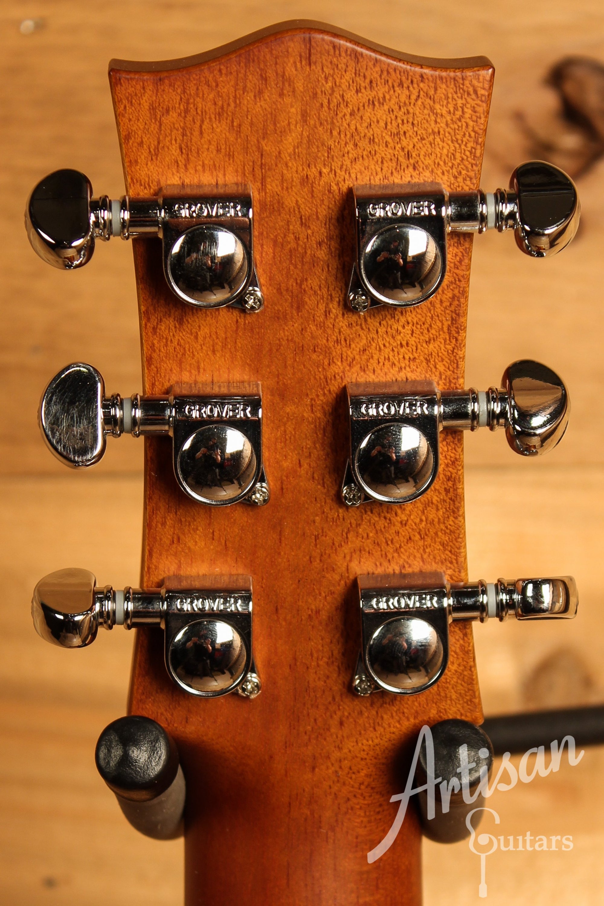 Maton EMTE Tommy Emmanuel Signature Mini Guitar Sitka Spuce and Queensland Maple ID-12428 - Artisan Guitars