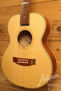 Maton EMTE Tommy Emmanuel Signature Mini Guitar Sitka Spuce and Queensland Maple ID-12428 - Artisan Guitars