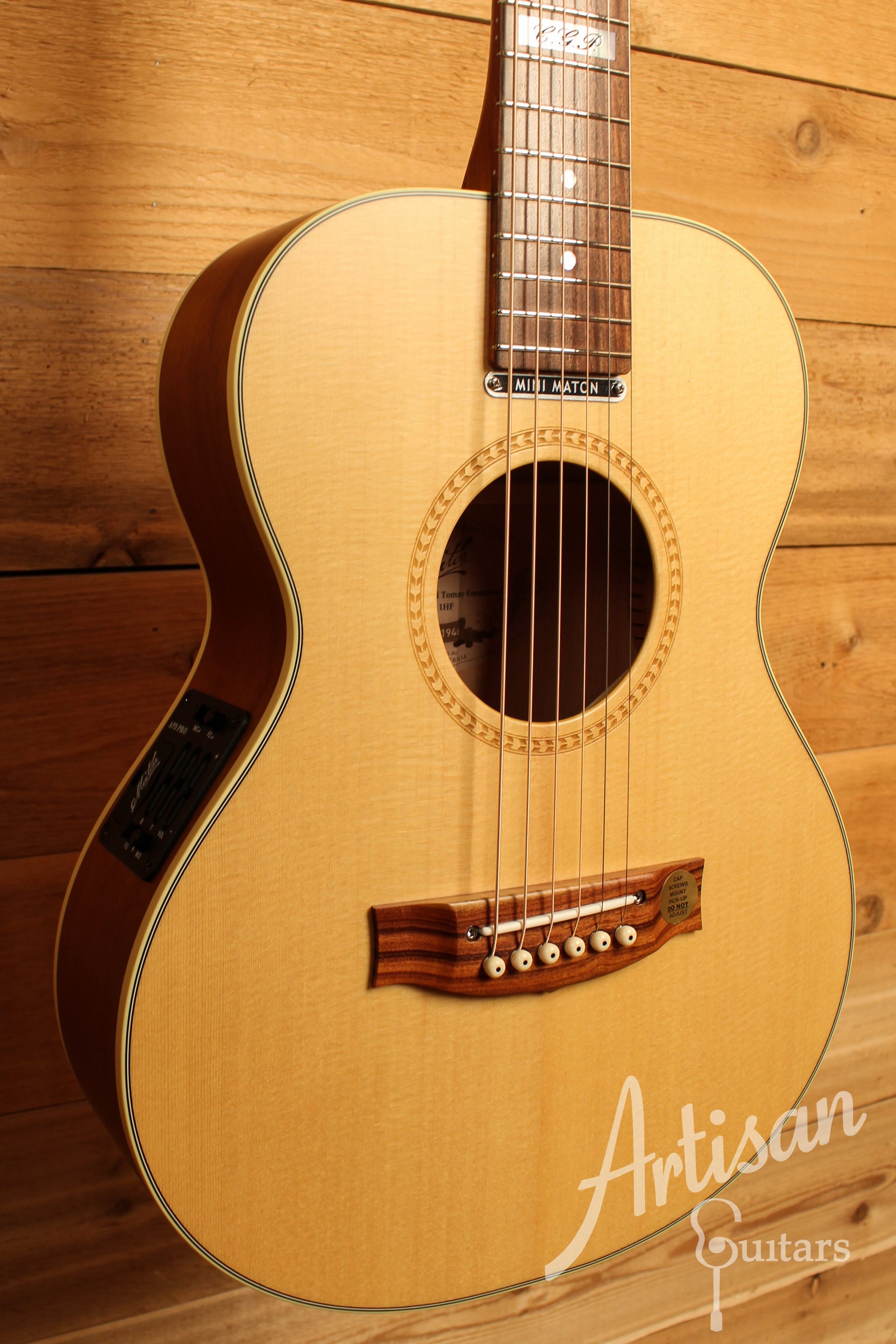 Maton EMTE Tommy Emmanuel Signature Mini Guitar Sitka Spuce and Queensland Maple ID-12428 - Artisan Guitars