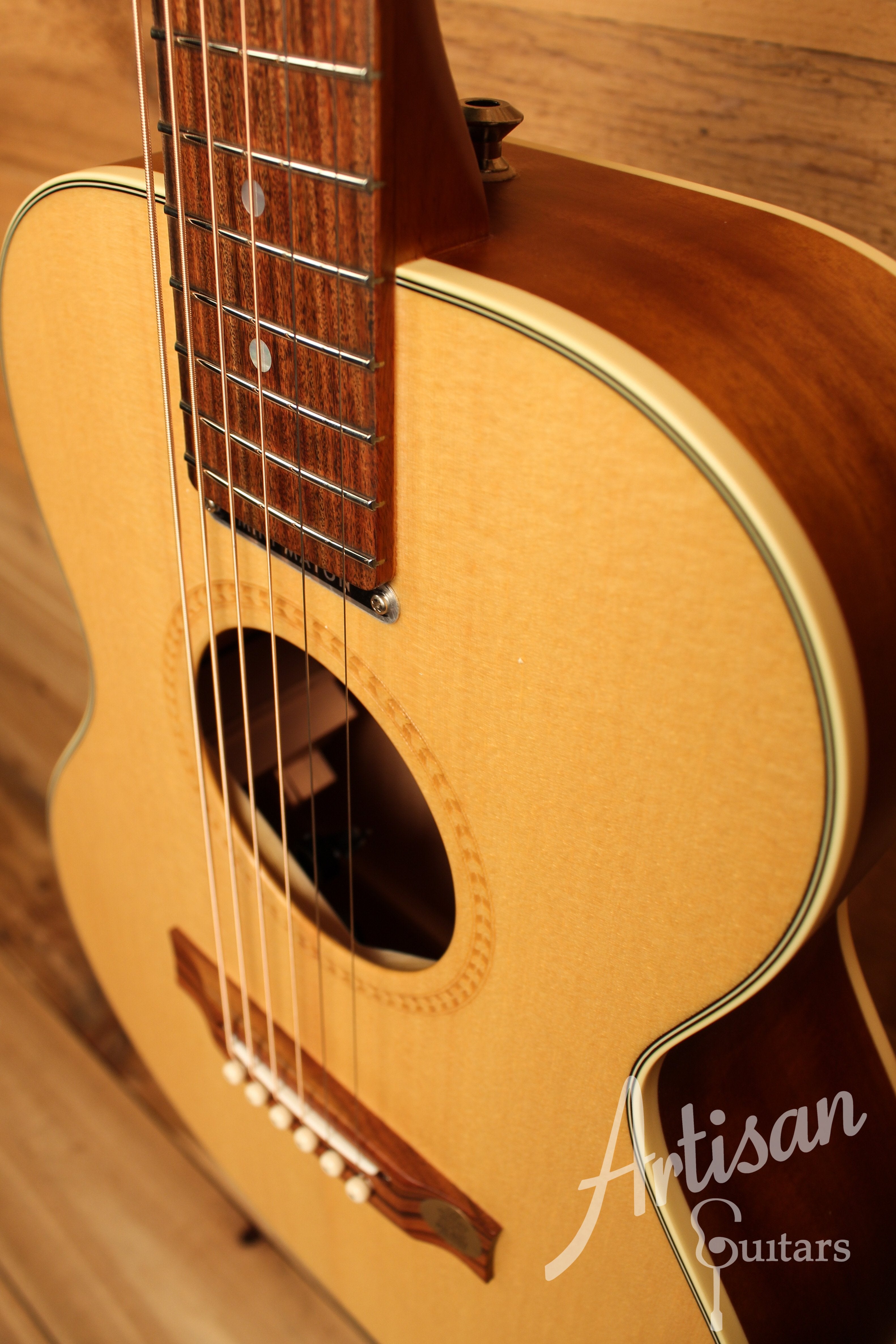 Maton EMTE Tommy Emmanuel Signature Mini Guitar Sitka Spuce and Queensland Maple ID-12428 - Artisan Guitars
