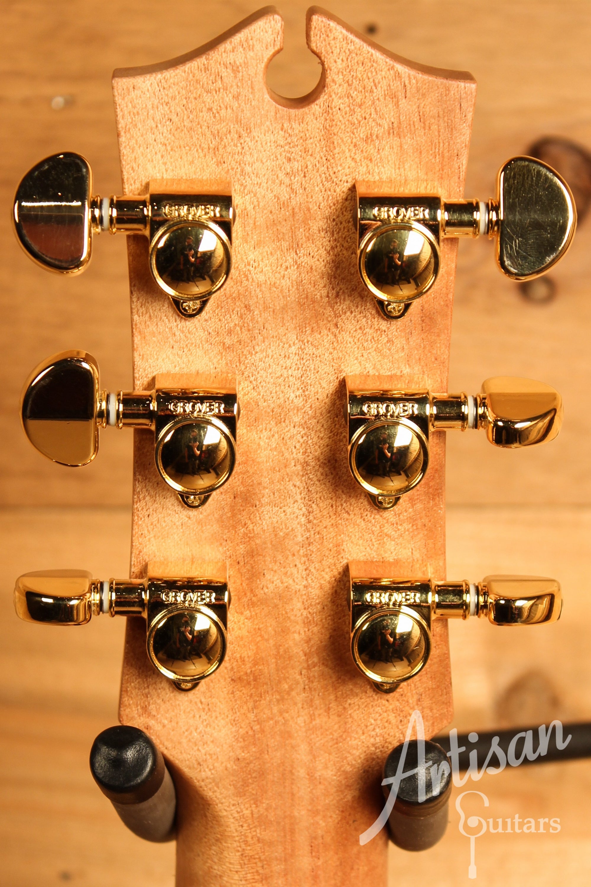 Maton EBG 808C MIC FIX Michael Fix Signature Guitar Sitka and Queensland Maple with Cutaway ID-12432 - Artisan Guitars