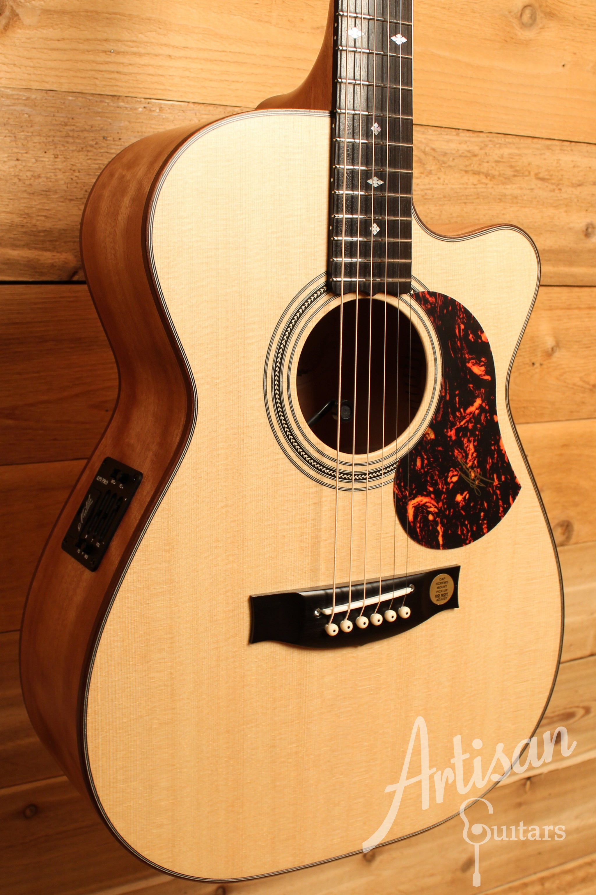 Maton EBG 808C MIC FIX Michael Fix Signature Guitar Sitka and Queensland Maple with Cutaway ID-12432 - Artisan Guitars