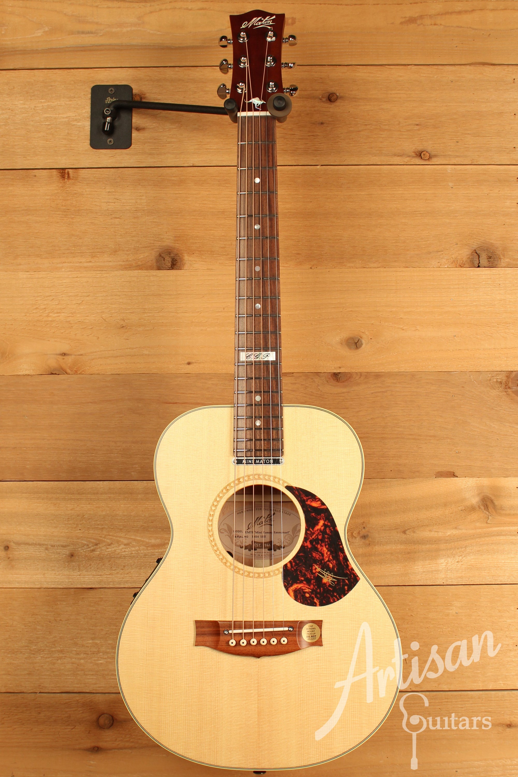 Maton EMTE Tommy Emmanuel Signature Mini Guitar Sitka Spuce and Queensland Maple ID-12433 - Artisan Guitars