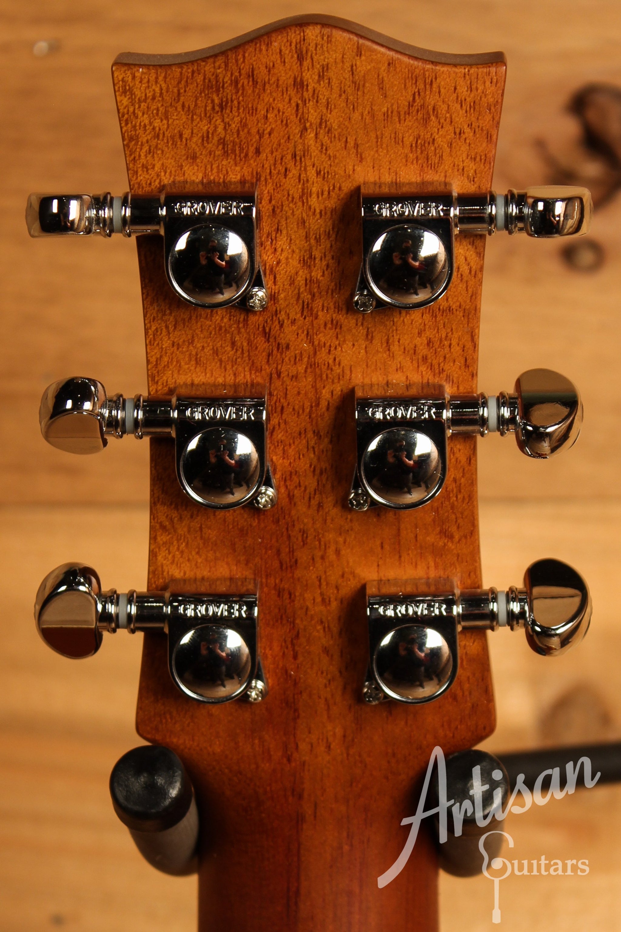 Maton EMTE Tommy Emmanuel Signature Mini Guitar Sitka Spuce and Queensland Maple ID-12433 - Artisan Guitars