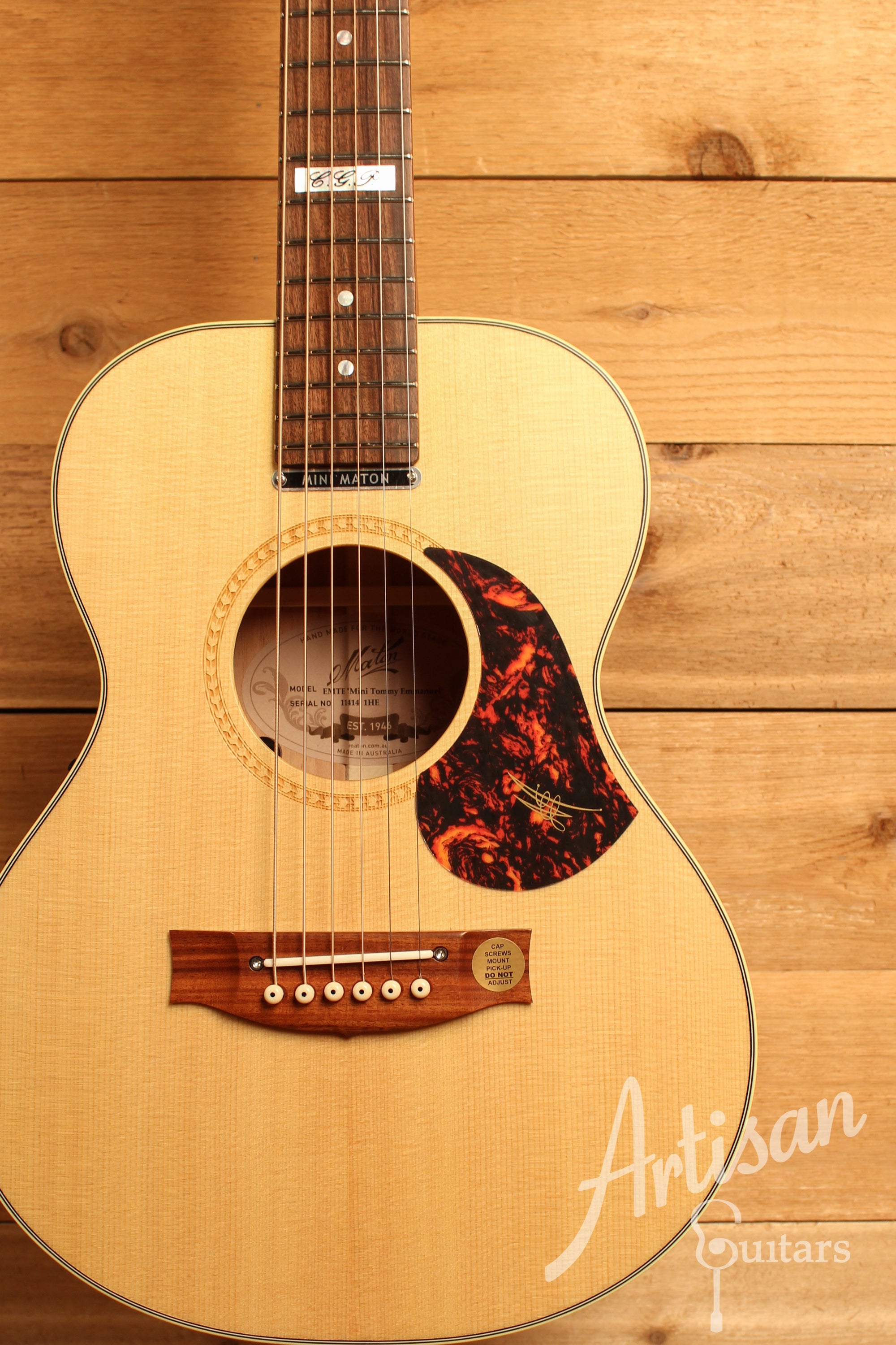 Maton EMTE Tommy Emmanuel Signature Mini Guitar Sitka Spuce and Queensland Maple ID-12433 - Artisan Guitars