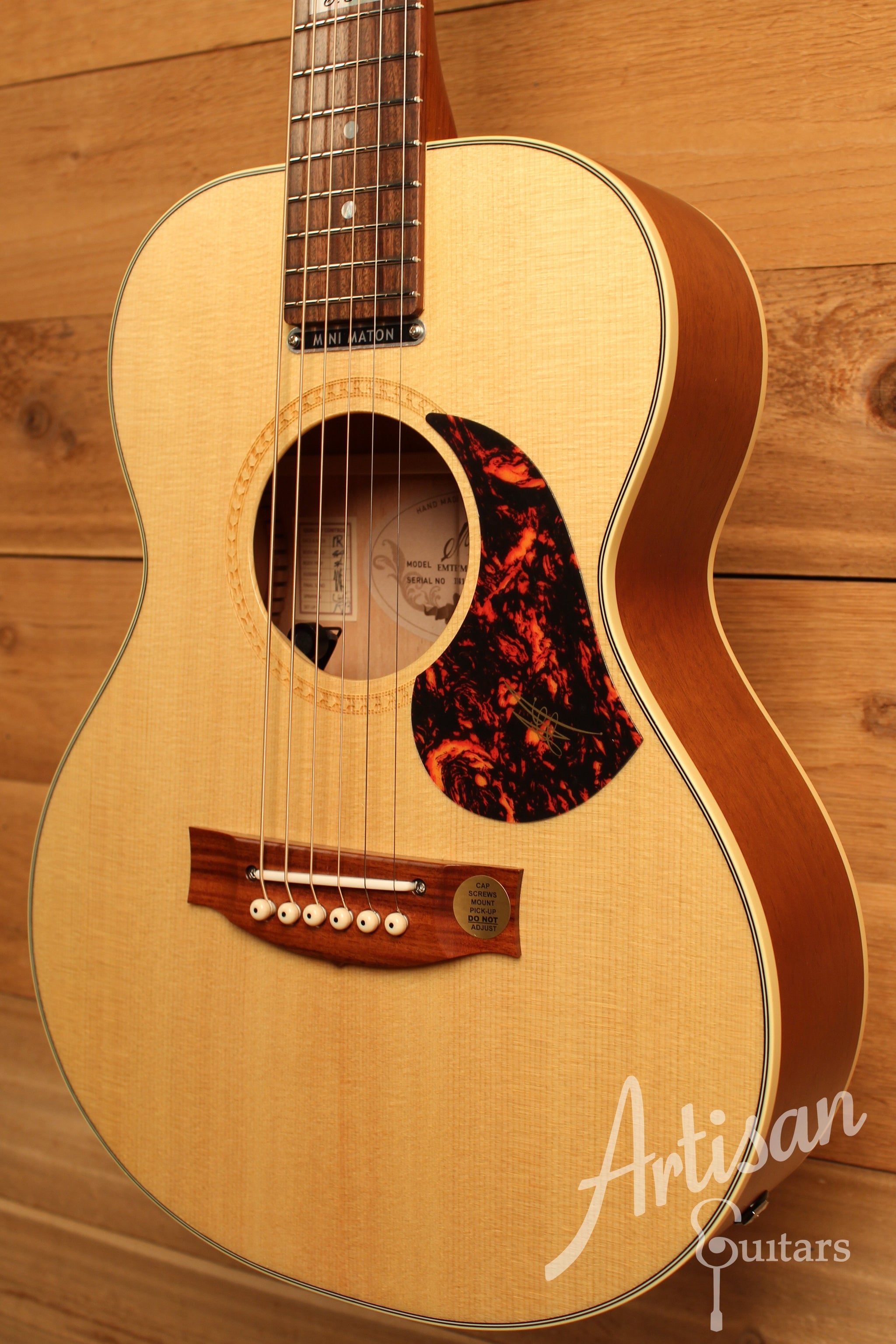 Maton EMTE Tommy Emmanuel Signature Mini Guitar Sitka Spuce and Queensland Maple ID-12433 - Artisan Guitars