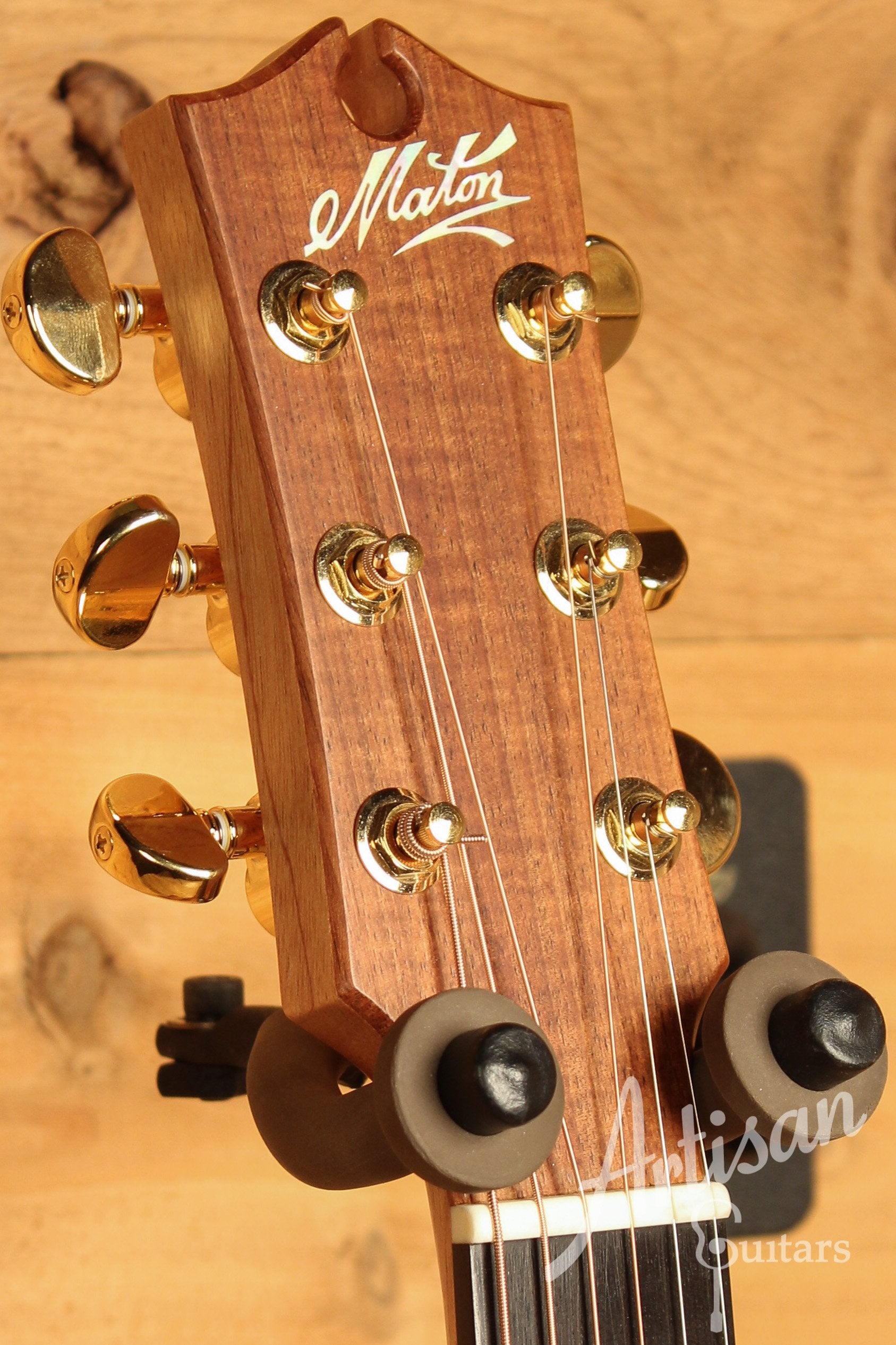 Maton EBG 808C MIC FIX Michael Fix Signature Guitar Sitka and Queensland Maple with Cutaway ID-12685 - Artisan Guitars