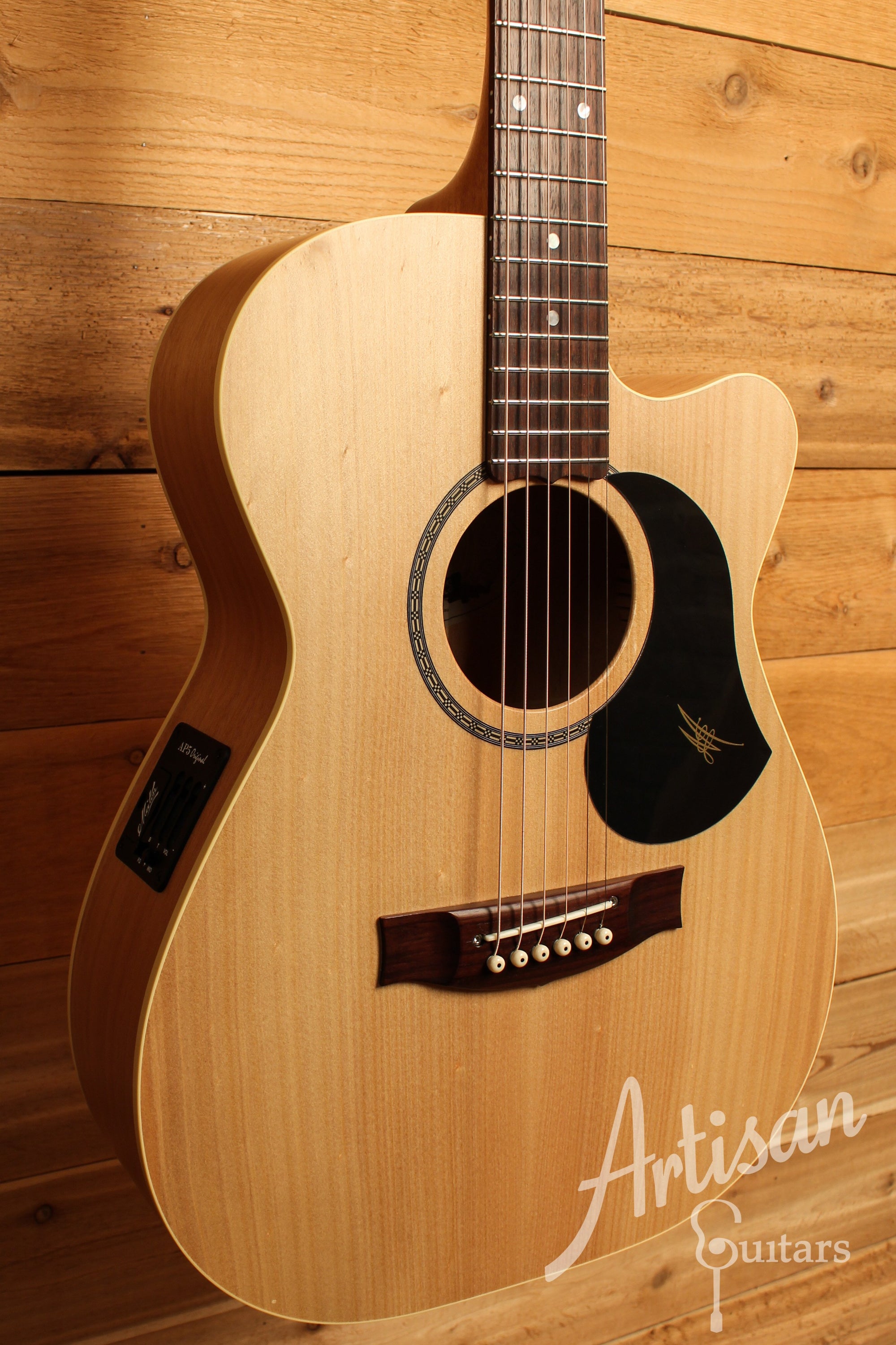 Maton EBG808CL Performer Series Bunya & Queensland Maple w/ Cutaway Pre-Owned 2016 ID-12462 - Artisan Guitars
