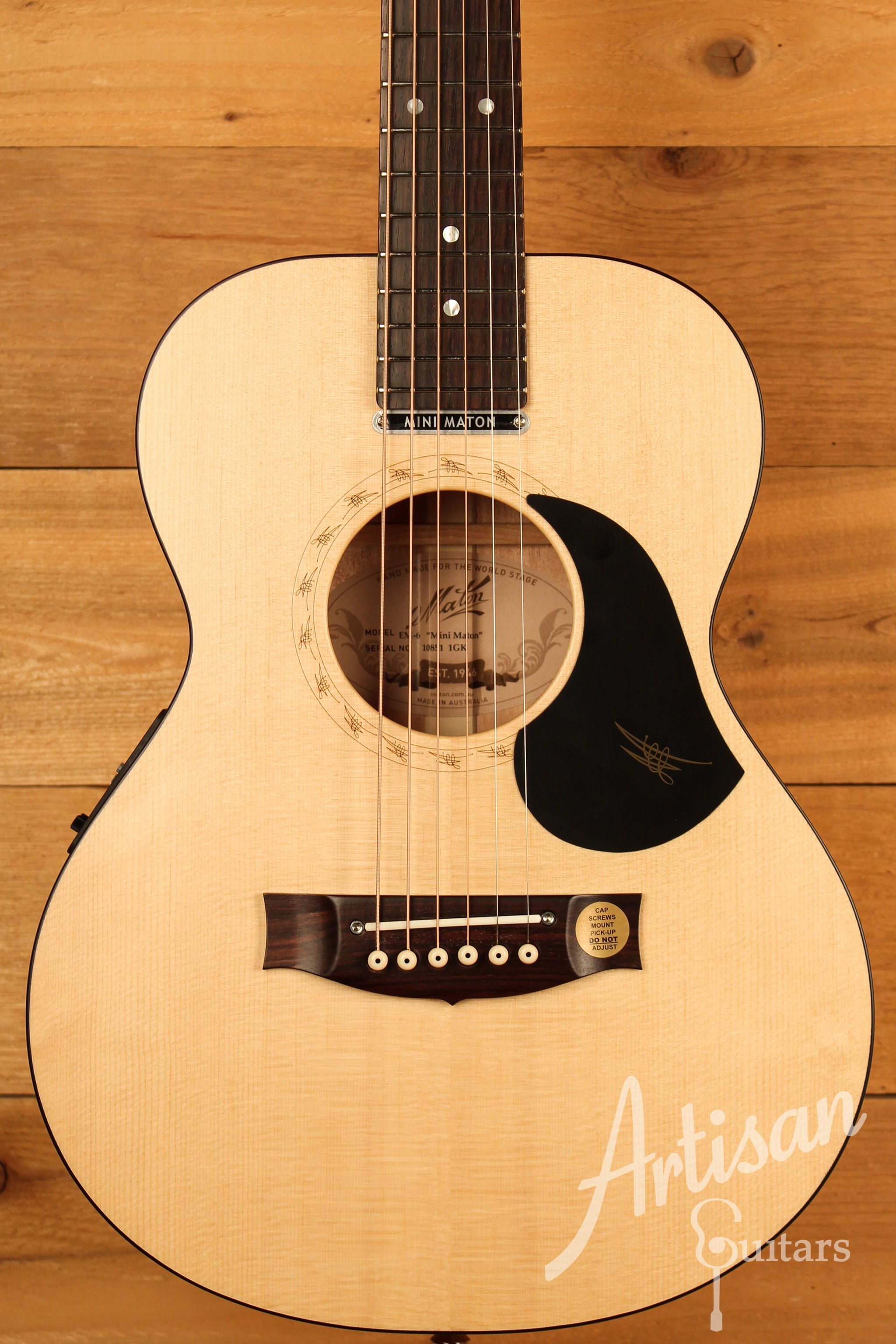 Maton EM6 Mini Guitar Sitka Spuce and Queensland Maple AP5 Original ID-12464 - Artisan Guitars