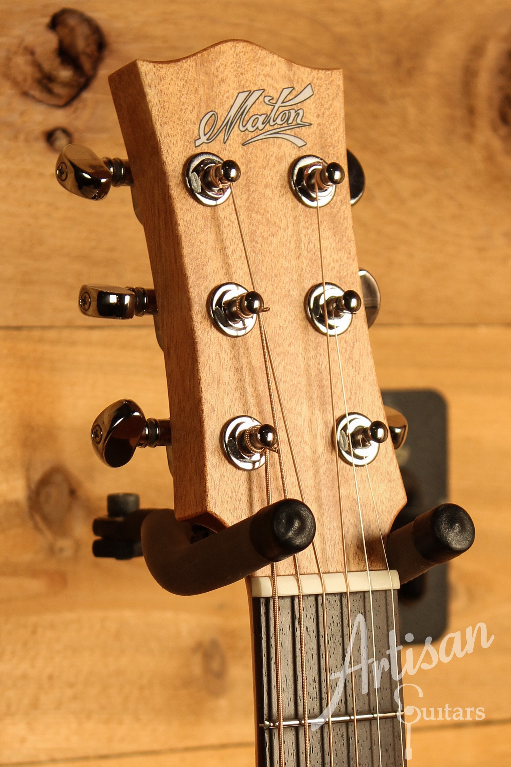 Maton EM6 Mini Guitar Sitka Spuce and Queensland Maple AP5 Original ID-12464 - Artisan Guitars