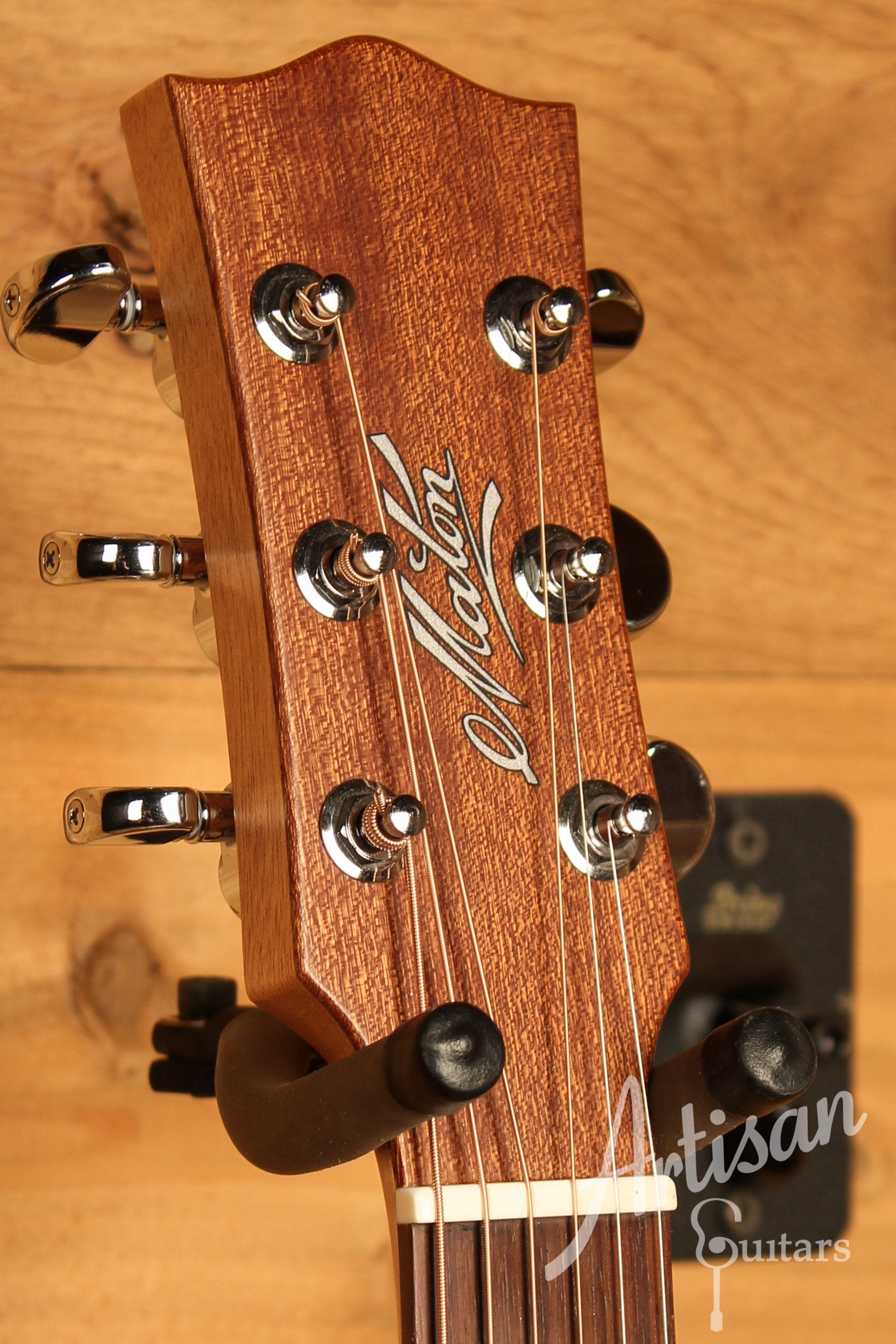 Maton SRS808 Guitar Western Red Cedar and Solid Blackwood ID-12465 - Artisan Guitars