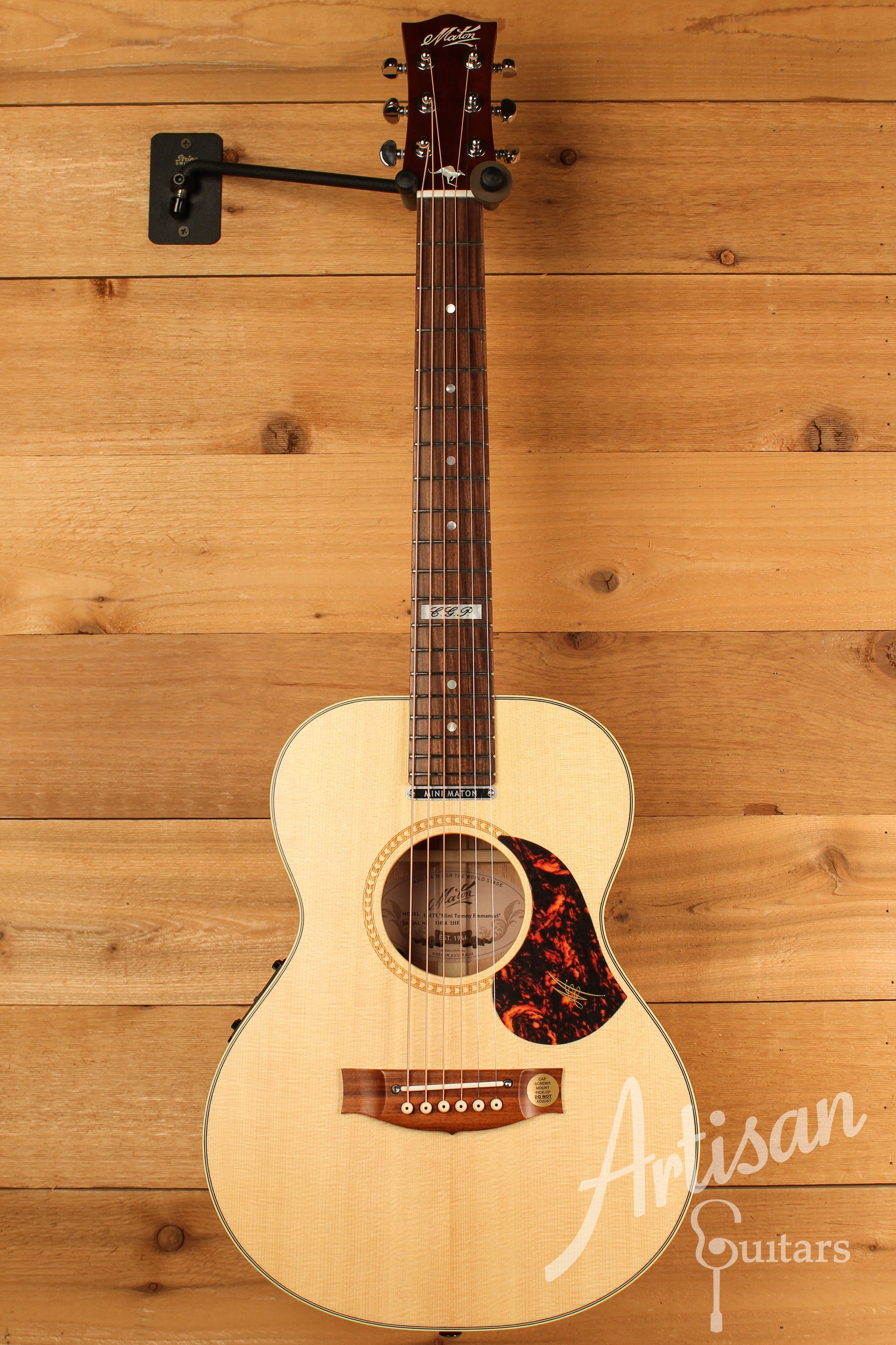 Maton EMTE Tommy Emmanuel Signature Mini Guitar Sitka Spuce and Queensland Maple ID-12468 - Artisan Guitars