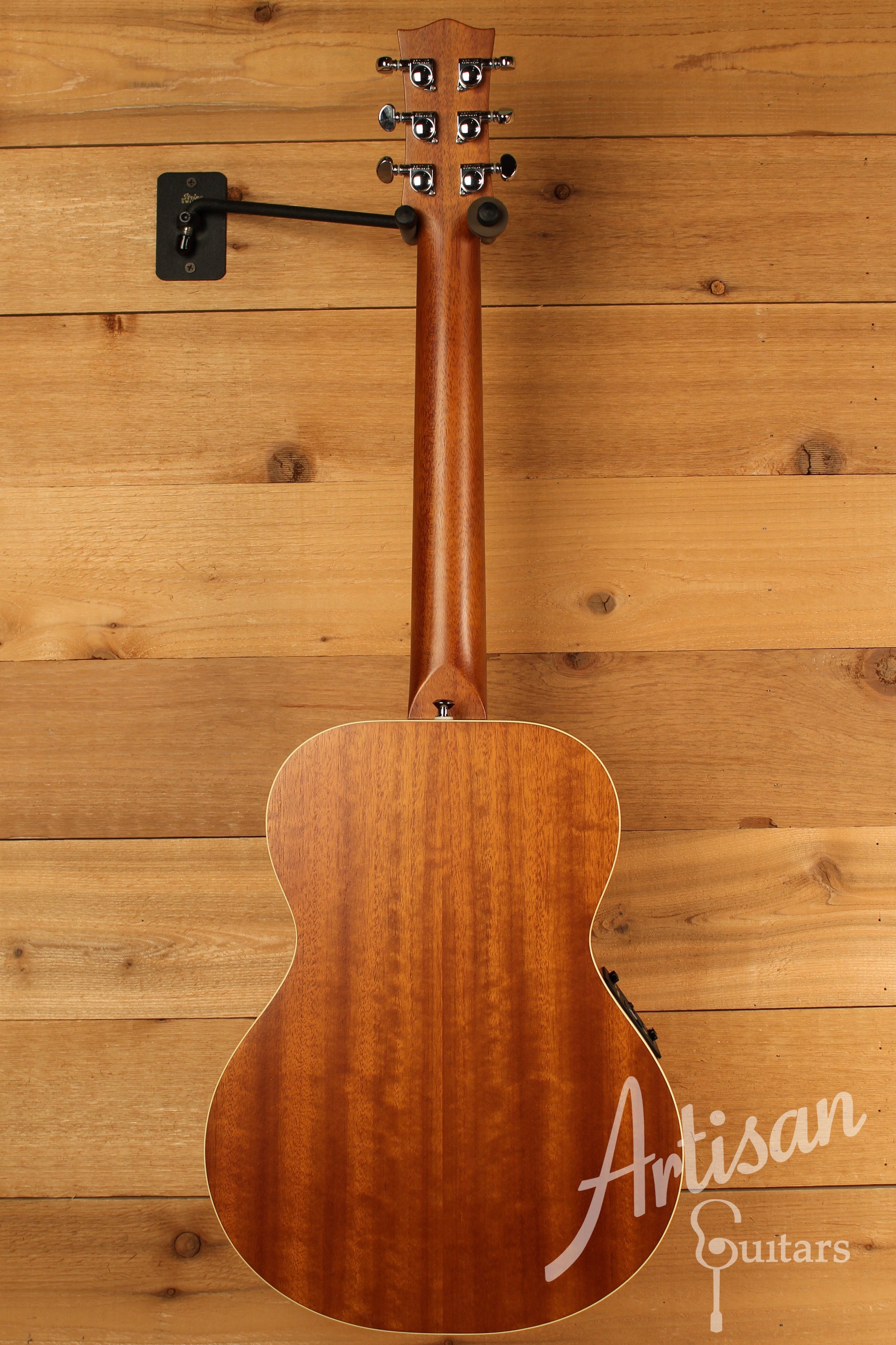 Maton EMTE Tommy Emmanuel Signature Mini Guitar Sitka Spuce and Queensland Maple ID-12468 - Artisan Guitars