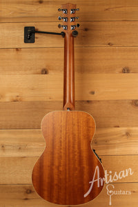 Maton EMTE Tommy Emmanuel Signature Mini Guitar Sitka Spuce and Queensland Maple ID-12468 - Artisan Guitars