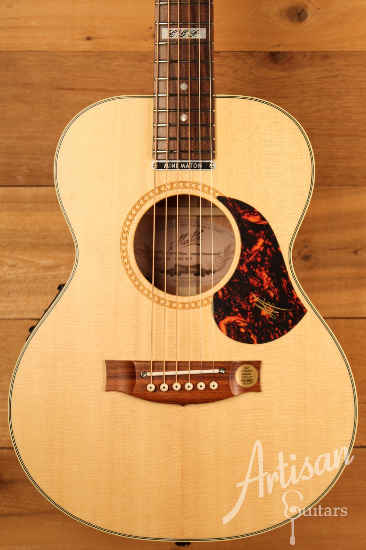 Maton EMTE Tommy Emmanuel Signature Mini Guitar Sitka Spuce and Queensland Maple ID-12468 - Artisan Guitars