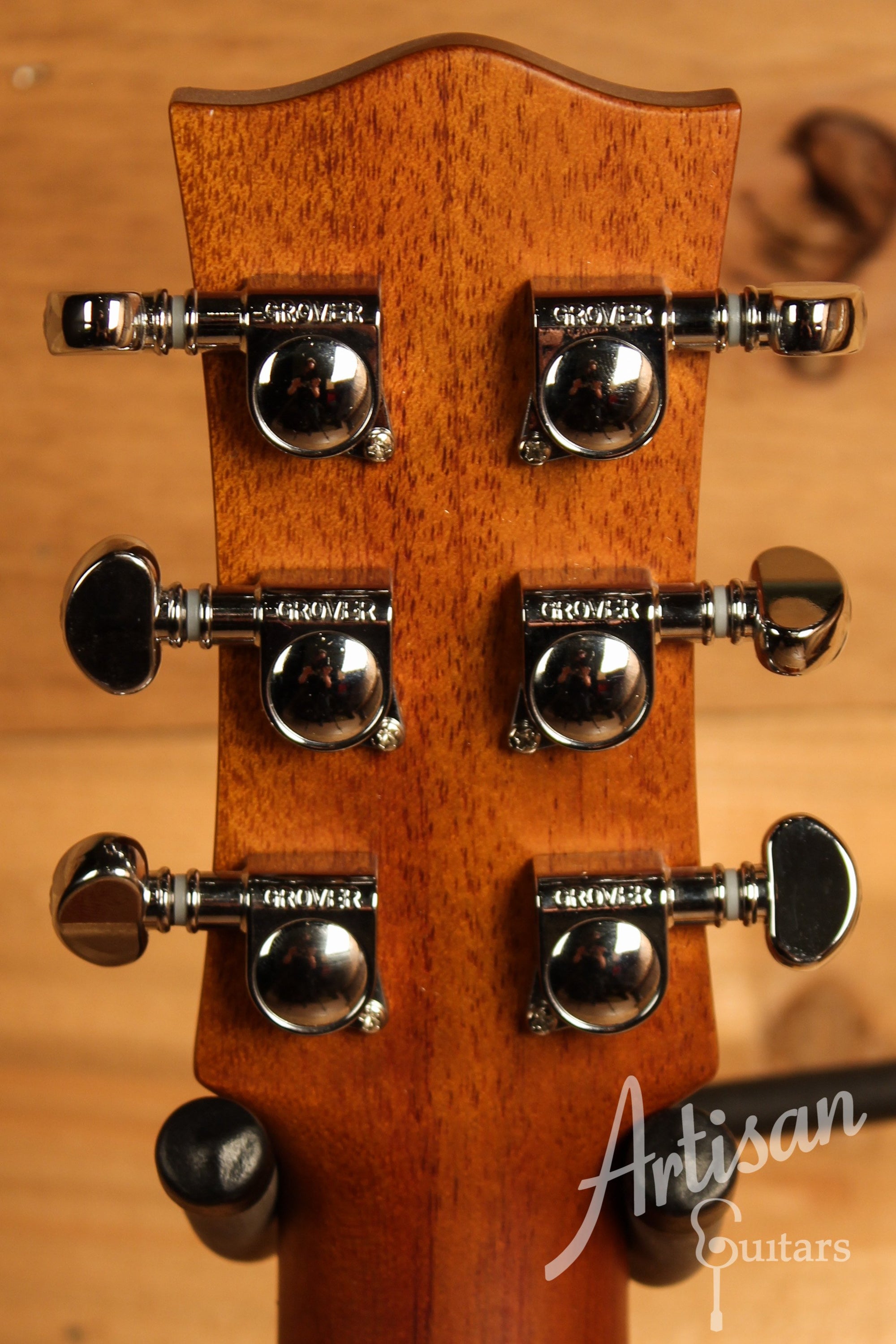Maton EMTE Tommy Emmanuel Signature Mini Guitar Sitka Spuce and Queensland Maple ID-12468 - Artisan Guitars