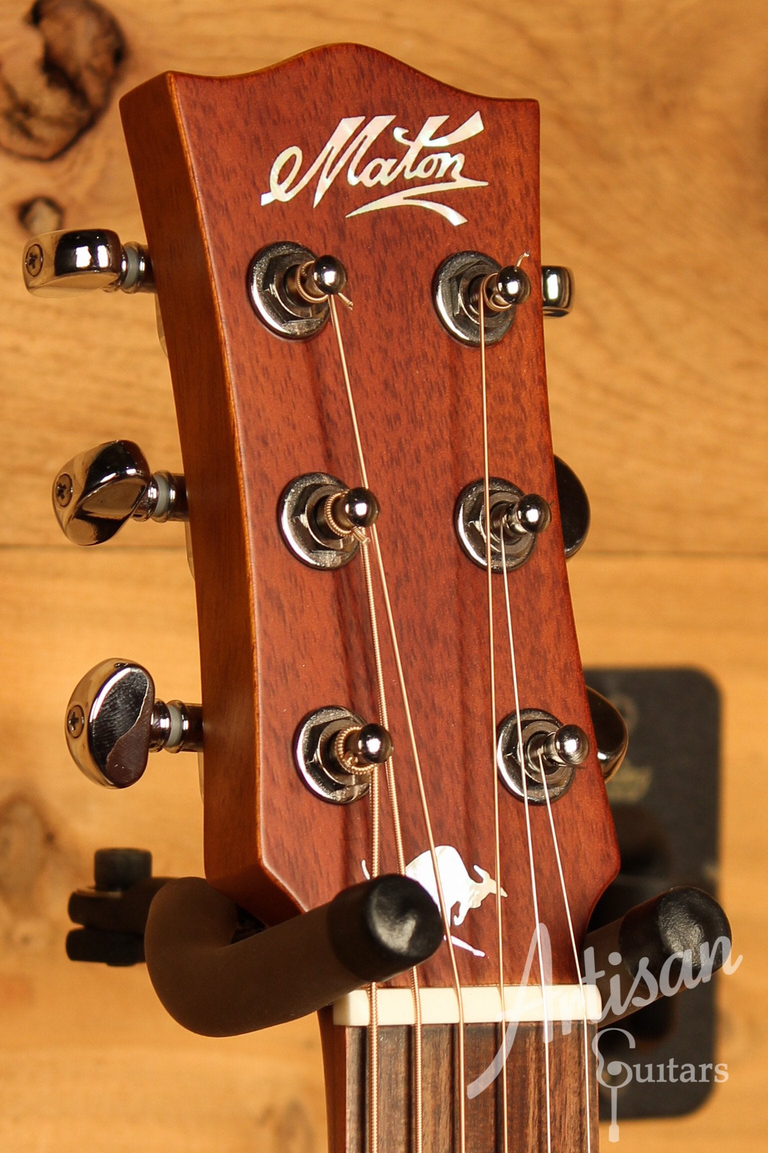 Maton EMTE Tommy Emmanuel Signature Mini Guitar Sitka Spuce and Queensland Maple ID-12468 - Artisan Guitars