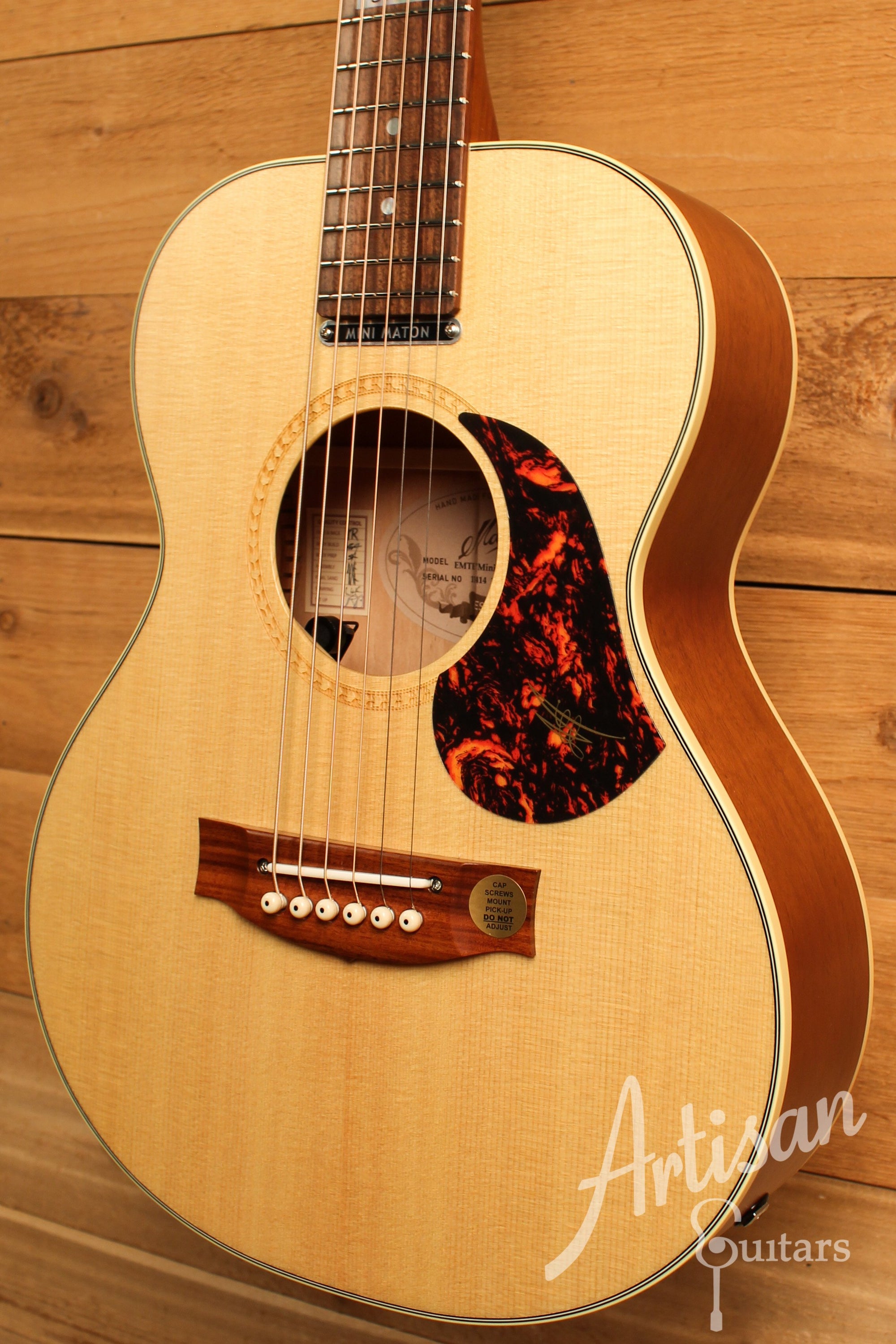 Maton EMTE Tommy Emmanuel Signature Mini Guitar Sitka Spuce and Queensland Maple ID-12468 - Artisan Guitars