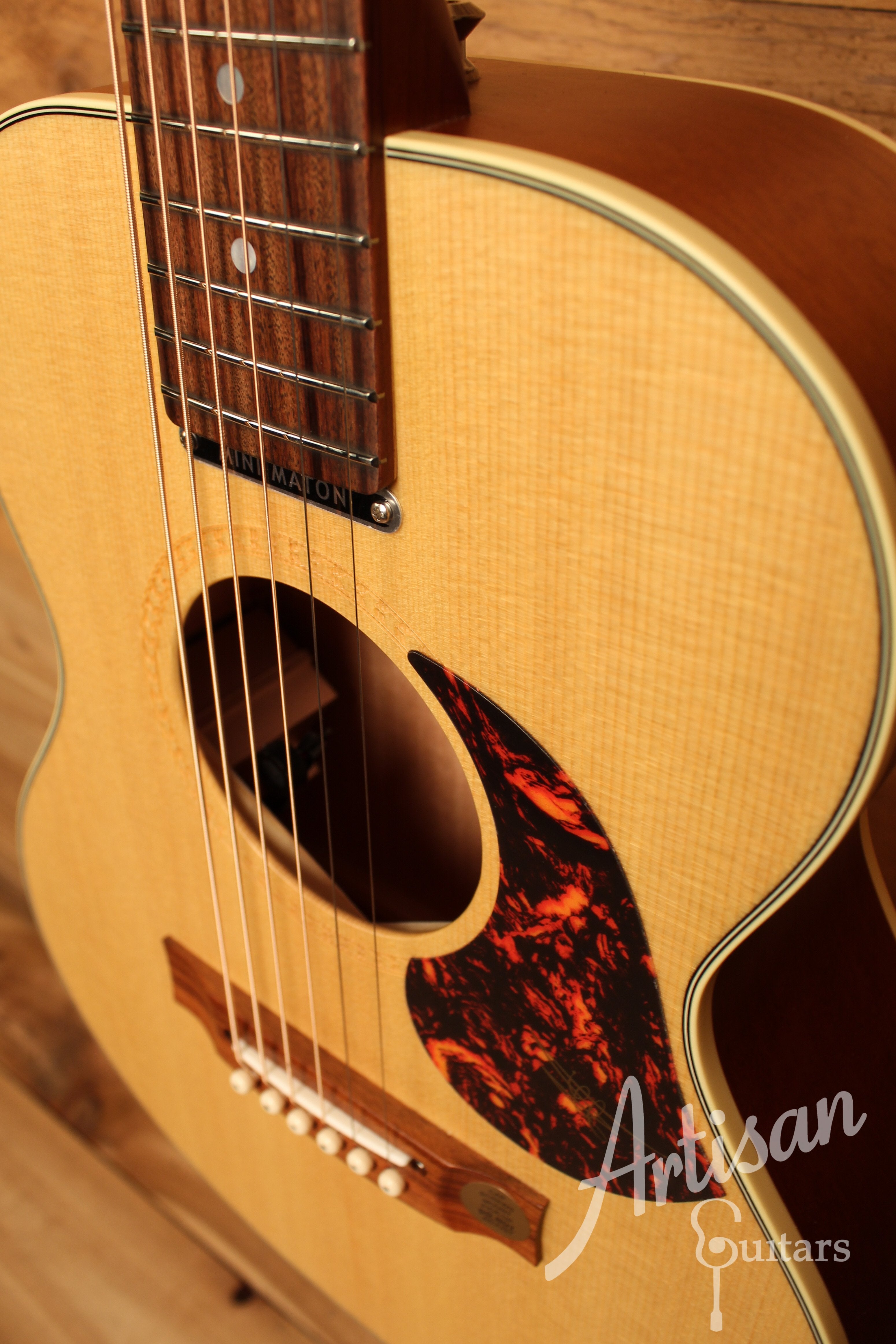 Maton EMTE Tommy Emmanuel Signature Mini Guitar Sitka Spuce and Queensland Maple ID-12468 - Artisan Guitars