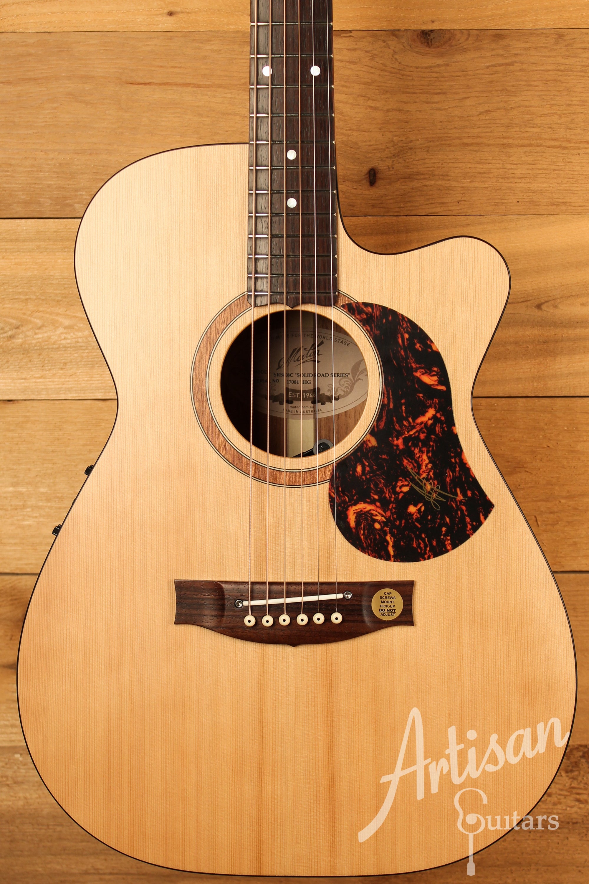 Maton SRS808 Guitar Western Red Cedar and Solid Blackwood w/ Cutaway ID-12475 - Artisan Guitars