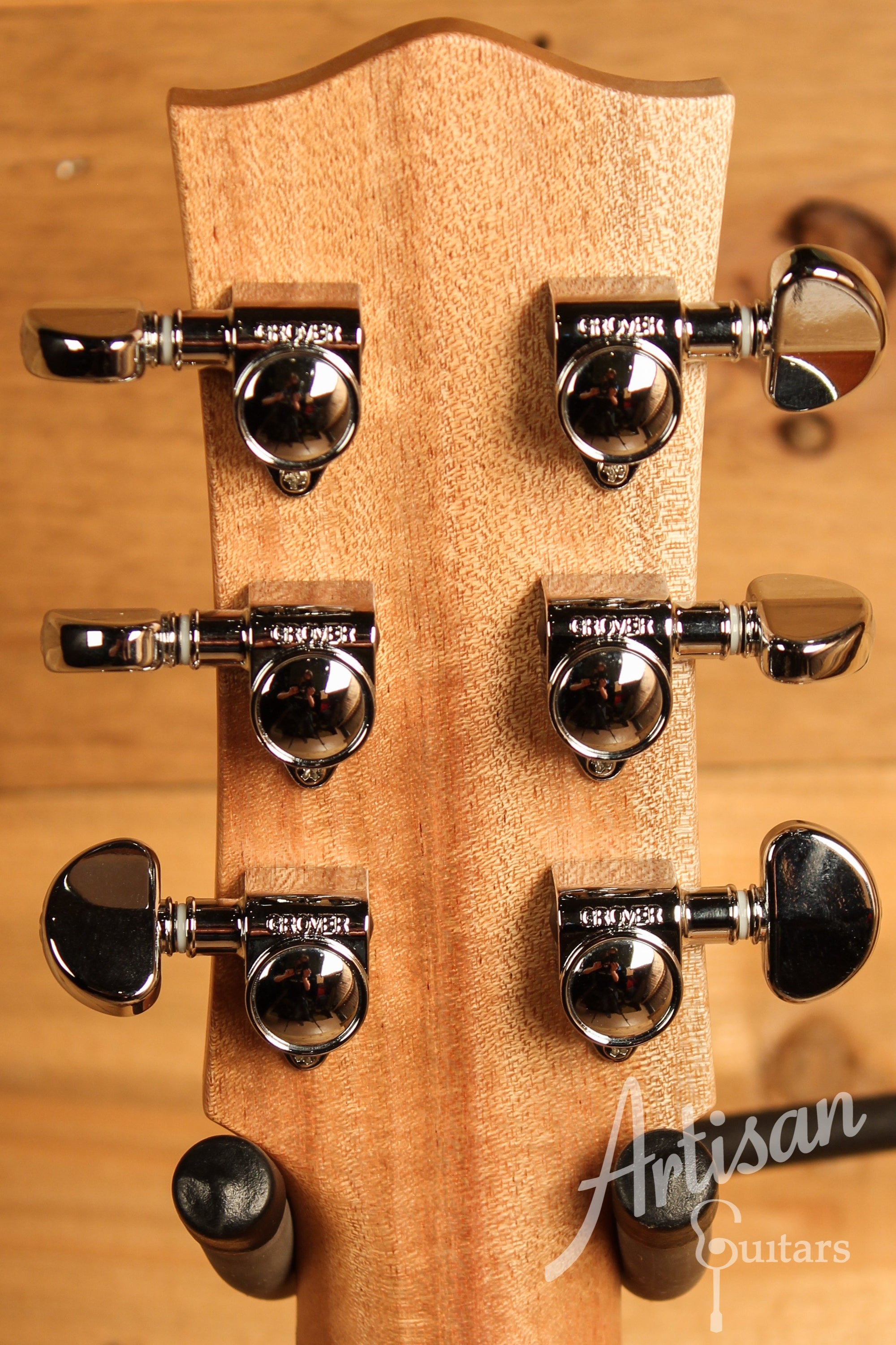 Maton SRS808 Guitar Western Red Cedar and Solid Blackwood w/ Cutaway ID-12475 - Artisan Guitars