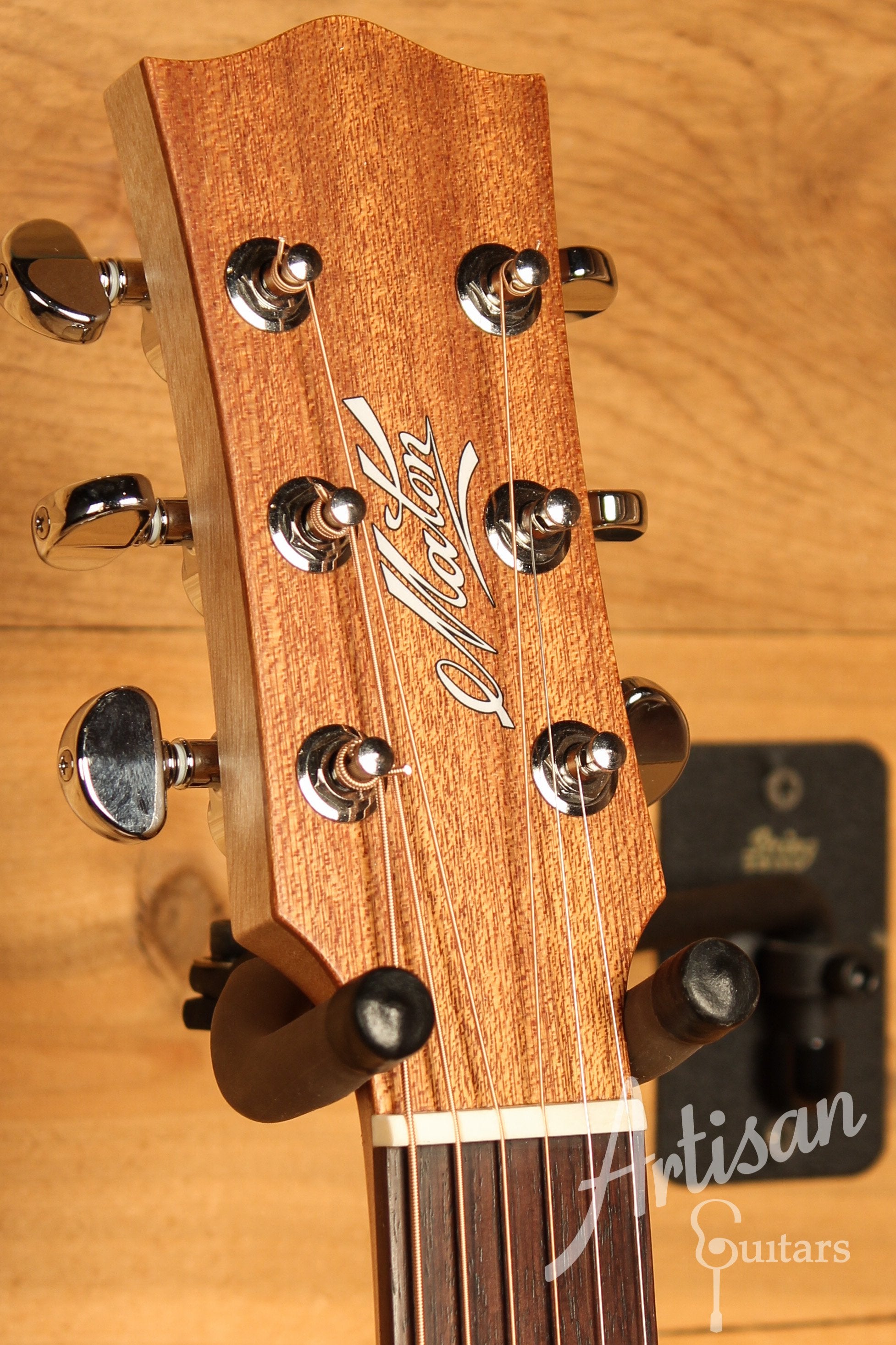 Maton SRS808 Guitar Western Red Cedar and Solid Blackwood w/ Cutaway ID-12475 - Artisan Guitars