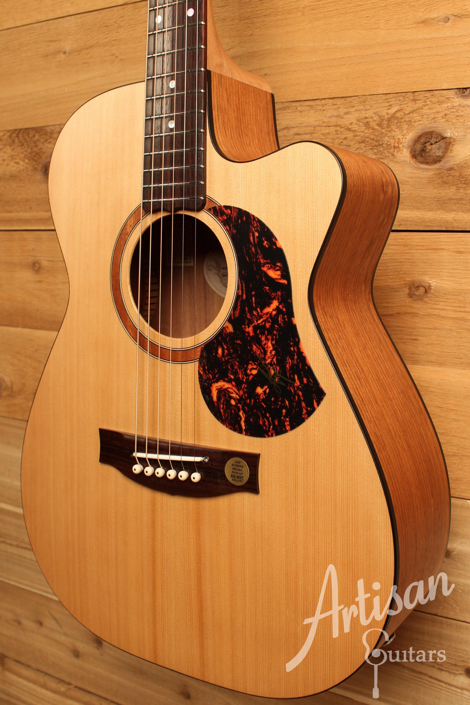 Maton SRS808 Guitar Western Red Cedar and Solid Blackwood w/ Cutaway ID-12475 - Artisan Guitars