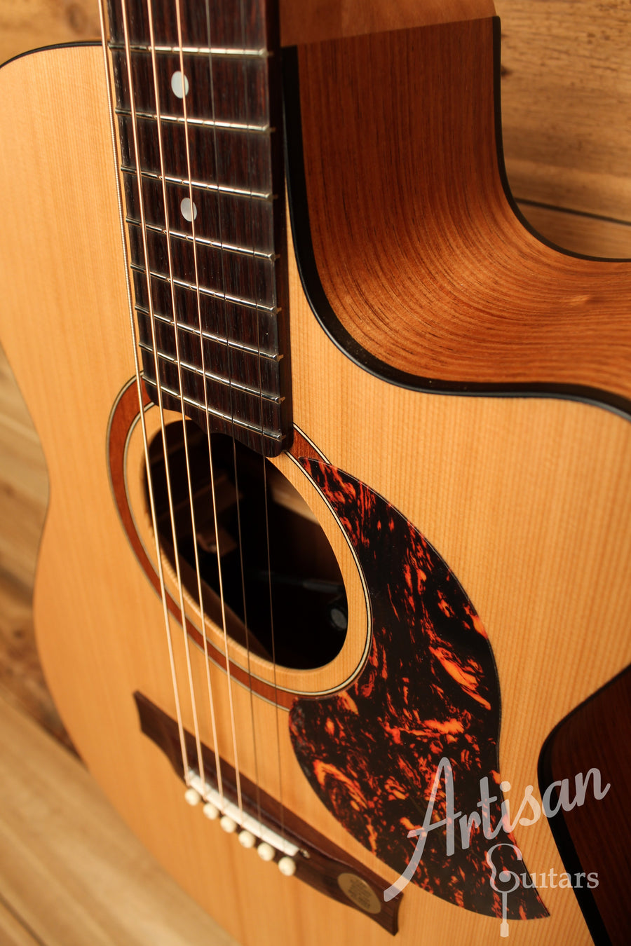 Maton SRS808 Guitar Western Red Cedar and Solid Blackwood w/ Cutaway ID-12475 - Artisan Guitars