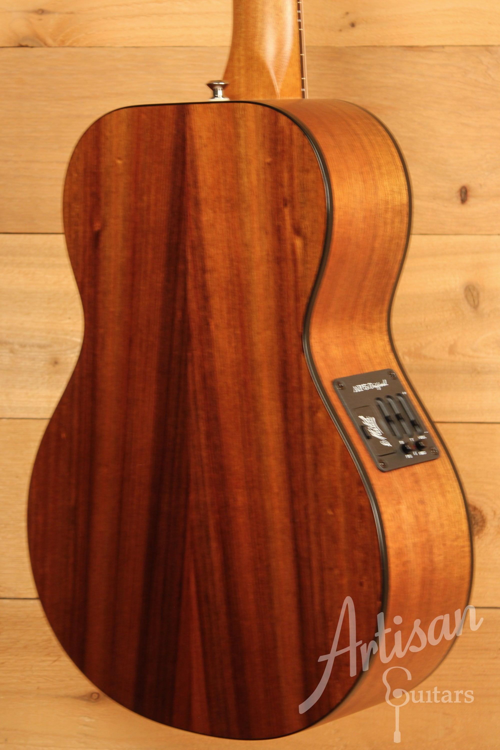 Maton EMS6 Mini Guitar Sitka Spuce and Blackwood ID-11465 - Artisan Guitars