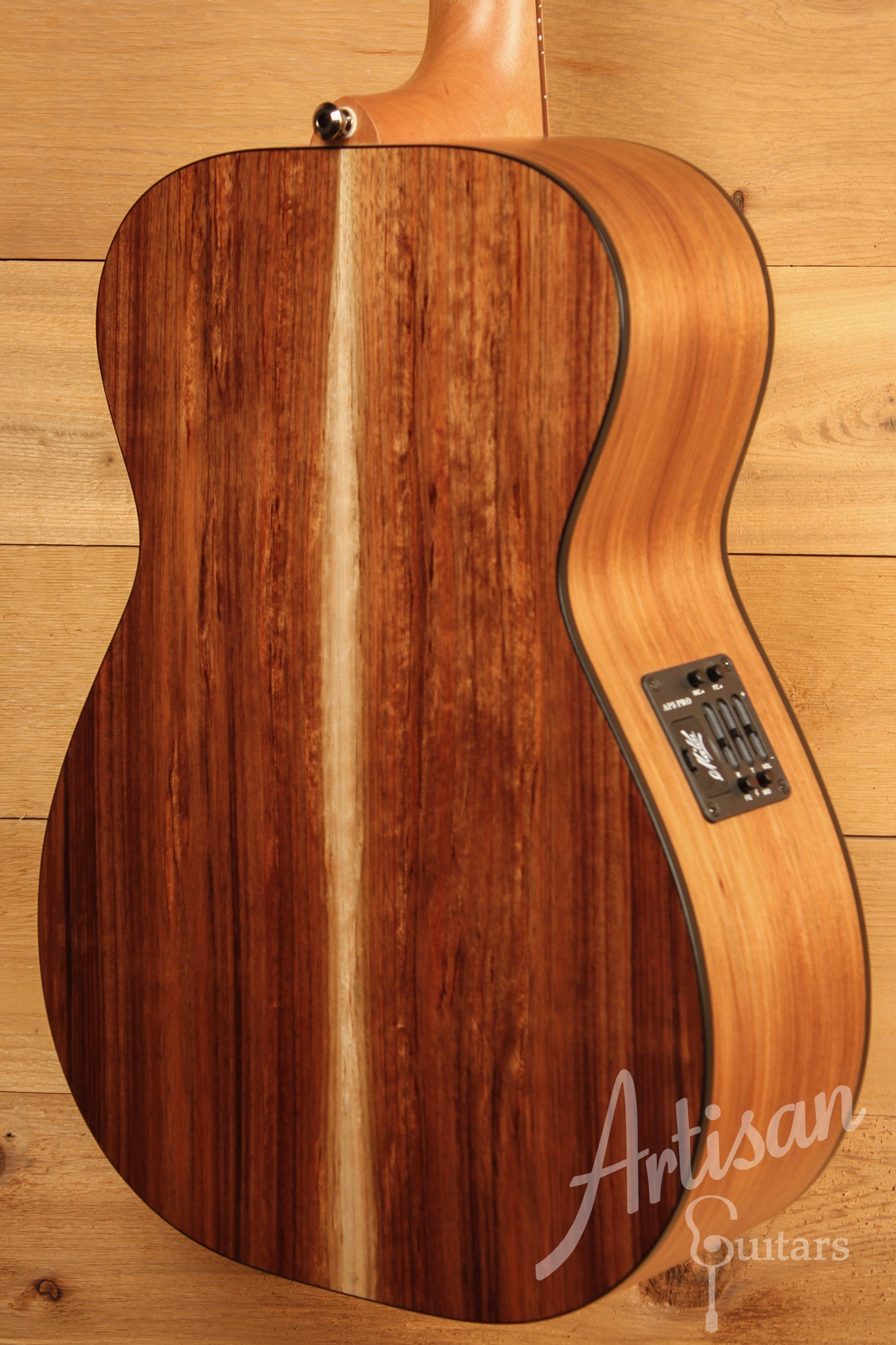 Maton SRS808 Guitar Western Red Cedar and Solid Blackwood ID-11468 - Artisan Guitars