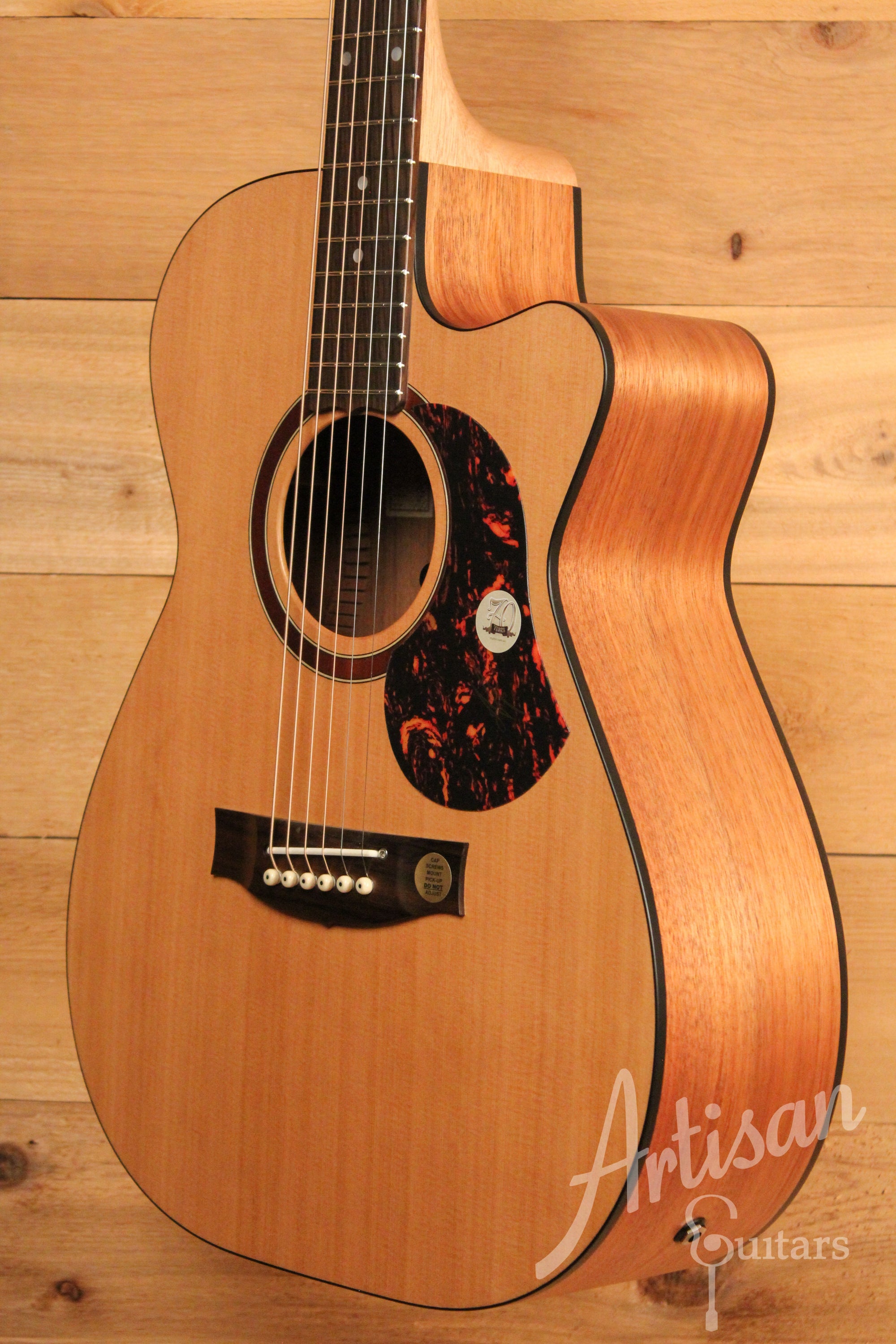 Maton SRS808C Guitar Western Red Cedar and Solid Blackwood Cutaway ID-11469 - Artisan Guitars