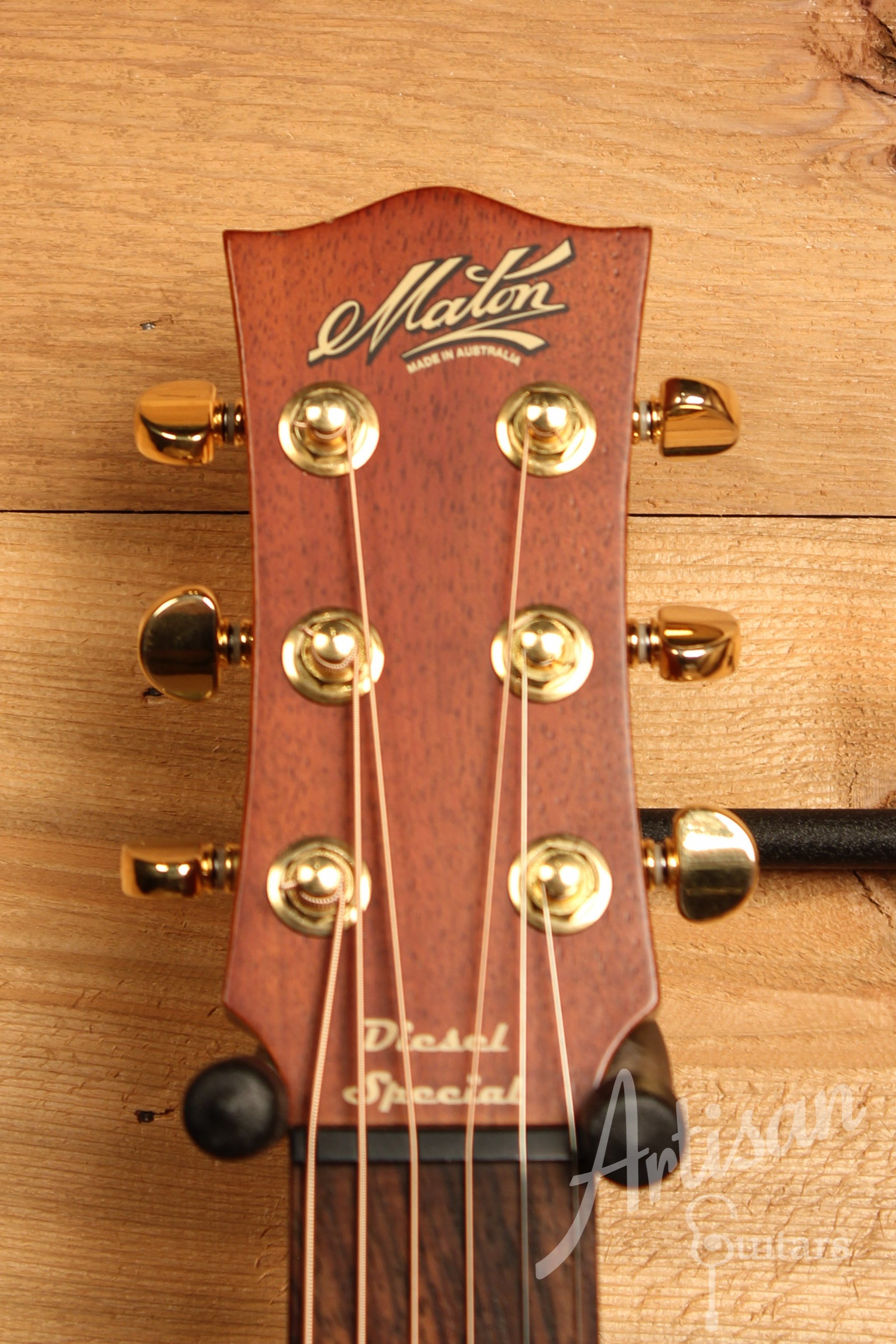 Maton EMD6 Mini Maton Diesel Sitka with Blackwood and Vintage Amber Sunburst Pre-Owned 2011 ID-11474 - Artisan Guitars