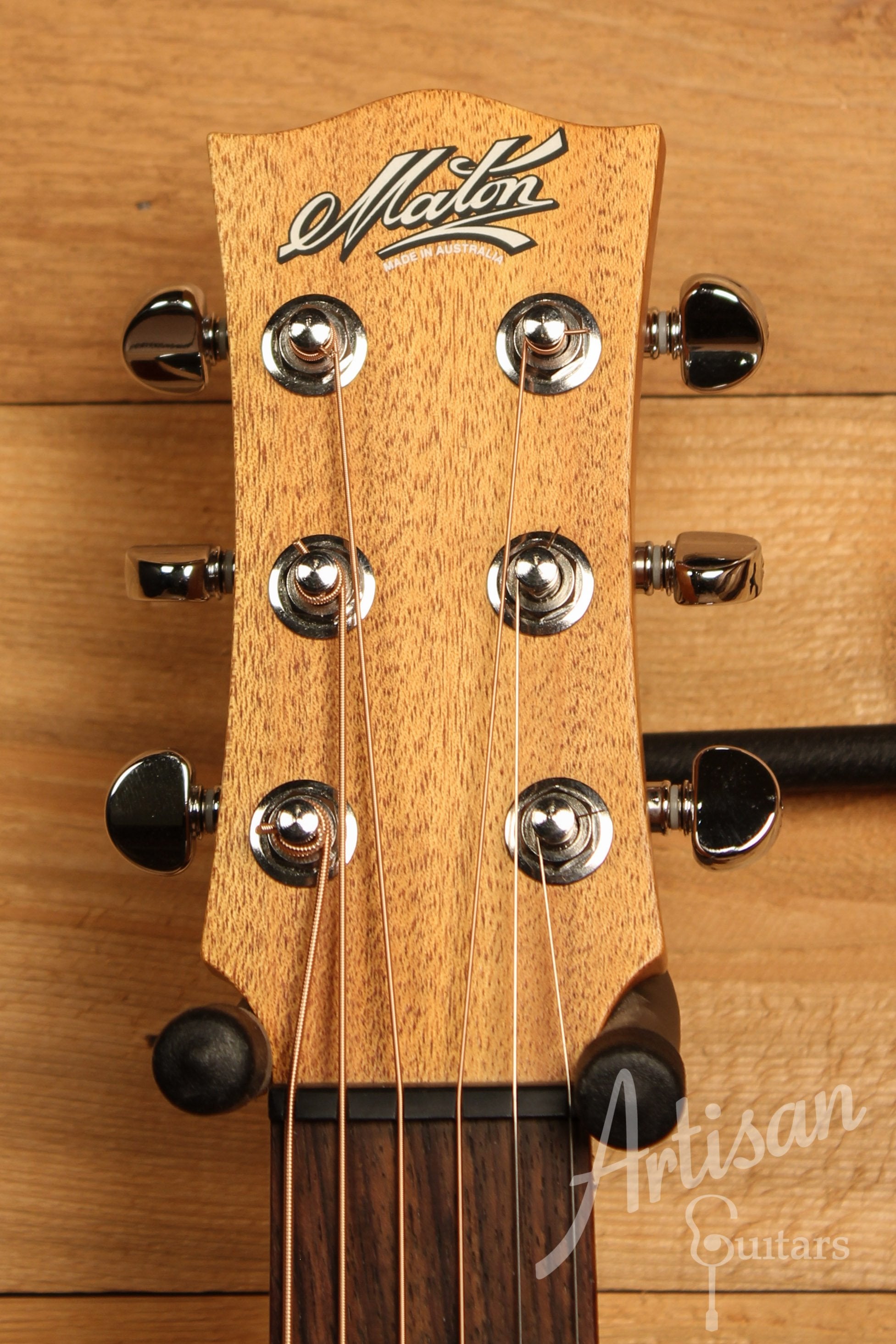 Maton EMS6 Mini Guitar Sitka Spuce and Blackwood with AP5 Pre-Owned 2011 ID-11473 - Artisan Guitars
