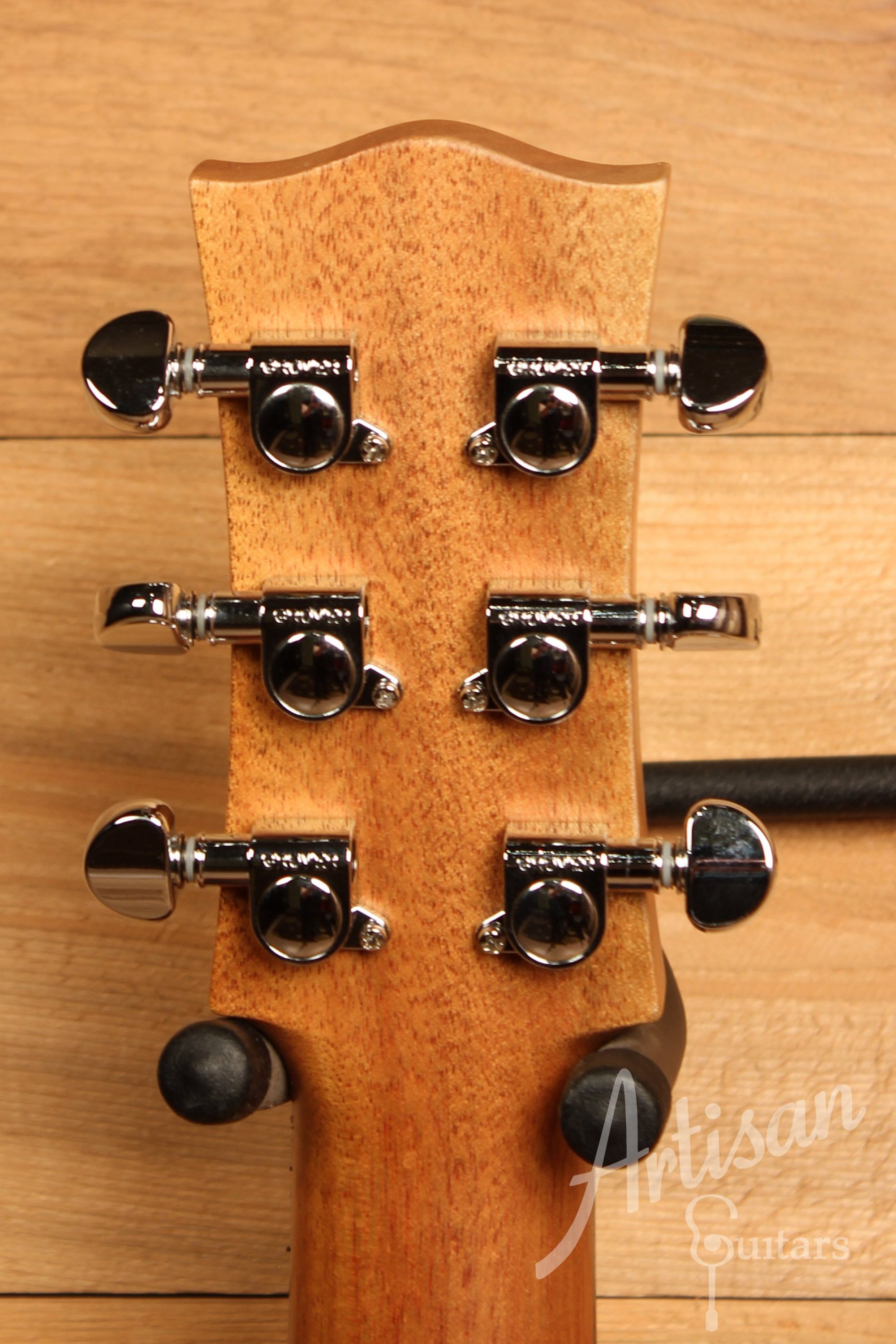 Maton EMS6 Mini Guitar Sitka Spuce and Blackwood with AP5 Pre-Owned 2011 ID-11473 - Artisan Guitars