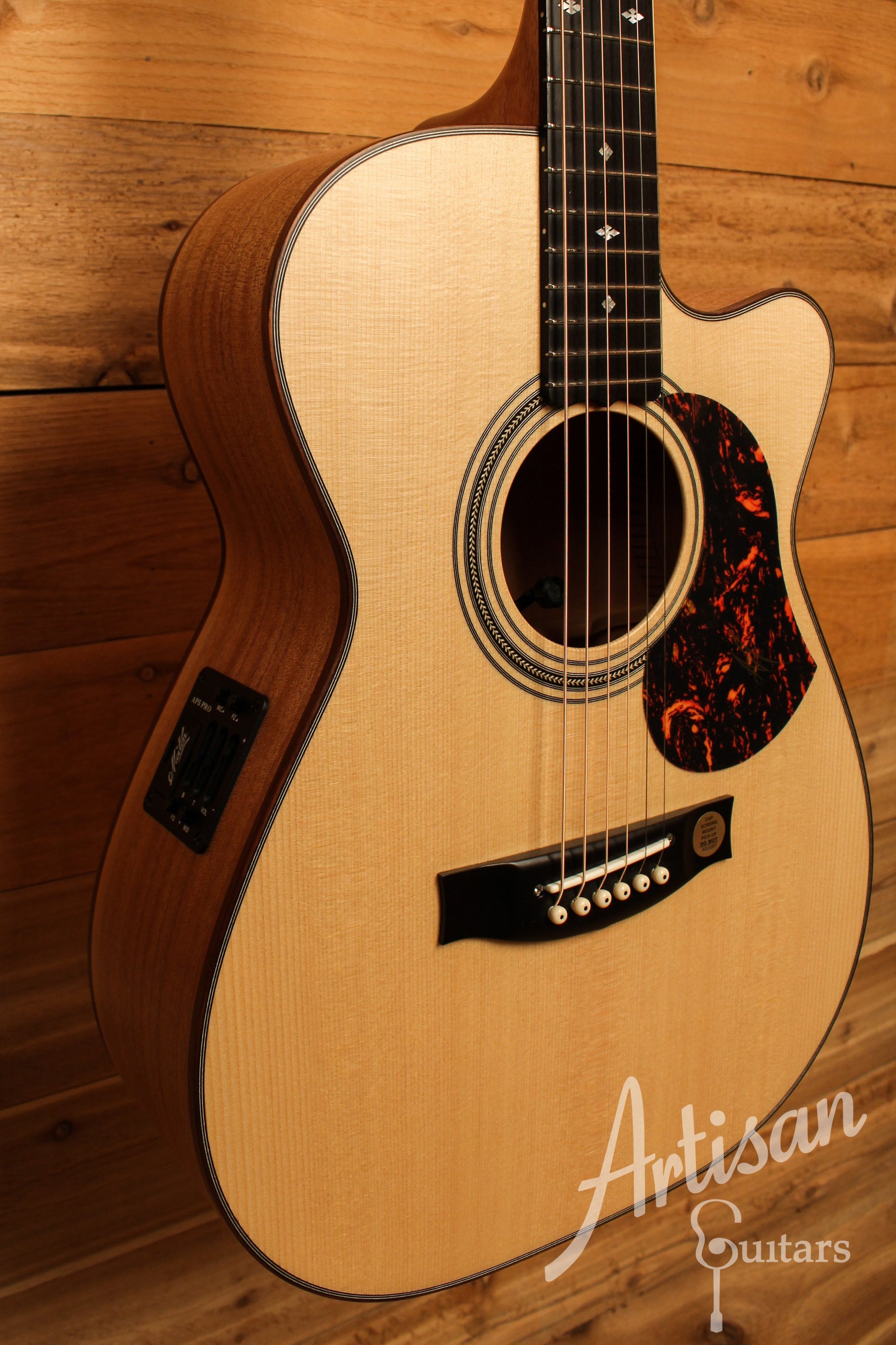 Maton EBG 808C MIC FIX Michael Fix Signature Guitar Sitka and Queensland Maple with Cutaway ID-12158 - Artisan Guitars